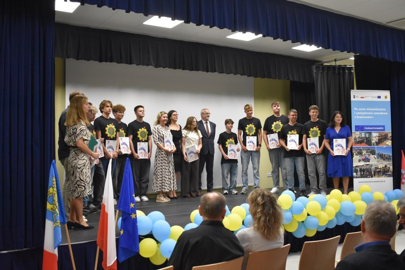 Zdjęcie w galerii na portalu naszraciborz.pl: Po nowe doświadczenia i umiejętności zawodowe z Erasmusem+. Uroczyste podsumowanie projektu w CKZiU nr 2 Mechanik wiadomości z regionu