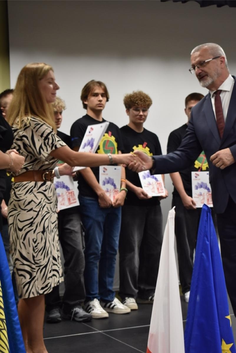 Zdjęcie w galerii na portalu naszraciborz.pl: Po nowe doświadczenia i umiejętności zawodowe z Erasmusem+. Uroczyste podsumowanie projektu w CKZiU nr 2 Mechanik wiadomości z regionu