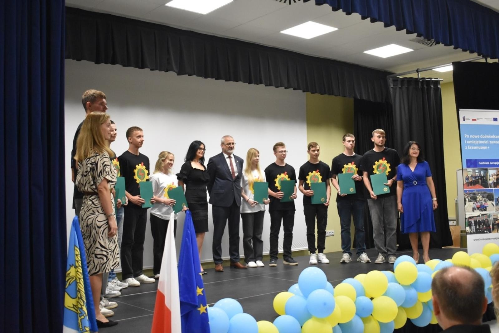 Zdjęcie w galerii na portalu naszraciborz.pl: Po nowe doświadczenia i umiejętności zawodowe z Erasmusem+. Uroczyste podsumowanie projektu w CKZiU nr 2 Mechanik wiadomości z regionu