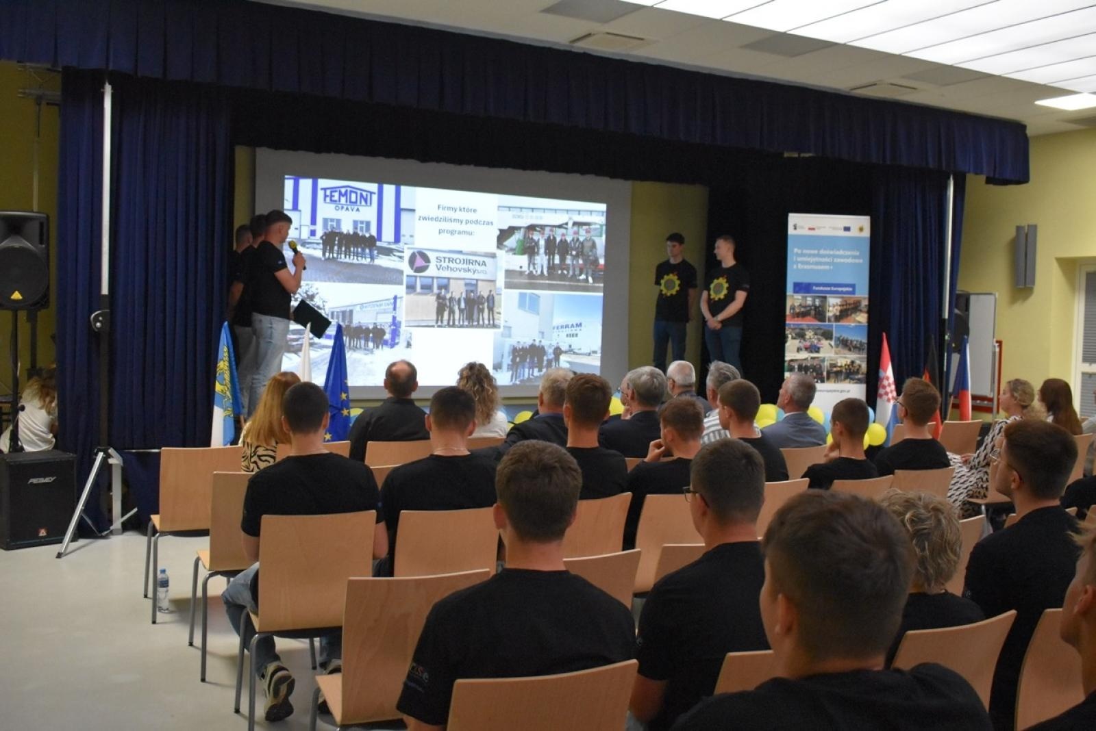 Zdjęcie w galerii na portalu naszraciborz.pl: Po nowe doświadczenia i umiejętności zawodowe z Erasmusem+. Uroczyste podsumowanie projektu w CKZiU nr 2 Mechanik wiadomości z regionu