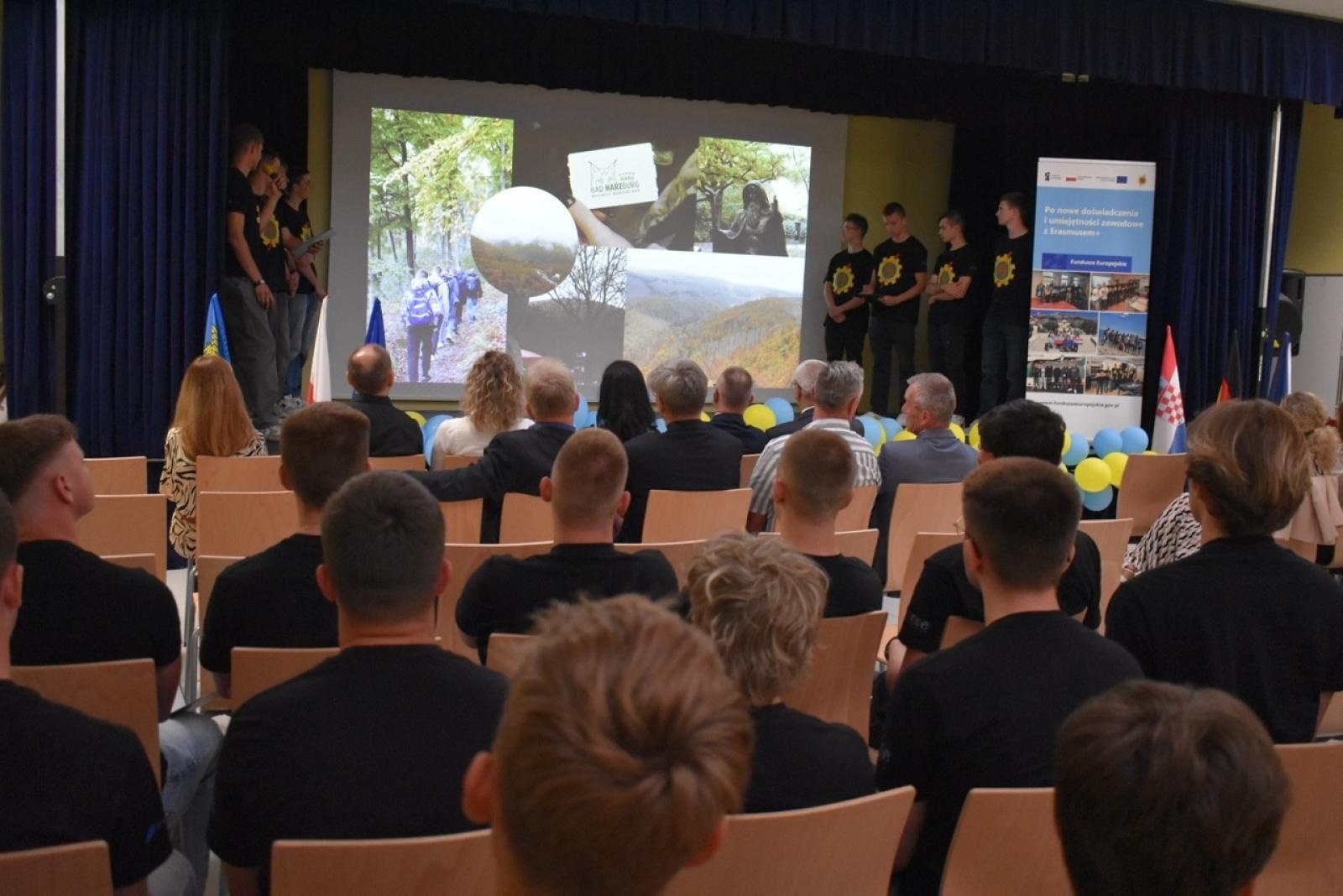 Zdjęcie w galerii na portalu naszraciborz.pl: Po nowe doświadczenia i umiejętności zawodowe z Erasmusem+. Uroczyste podsumowanie projektu w CKZiU nr 2 Mechanik wiadomości z regionu