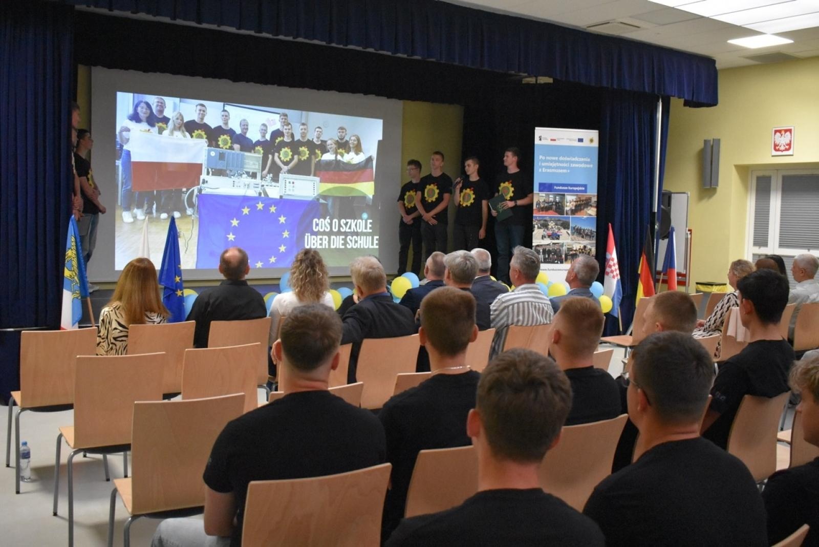 Zdjęcie w galerii na portalu naszraciborz.pl: Po nowe doświadczenia i umiejętności zawodowe z Erasmusem+. Uroczyste podsumowanie projektu w CKZiU nr 2 Mechanik wiadomości z regionu