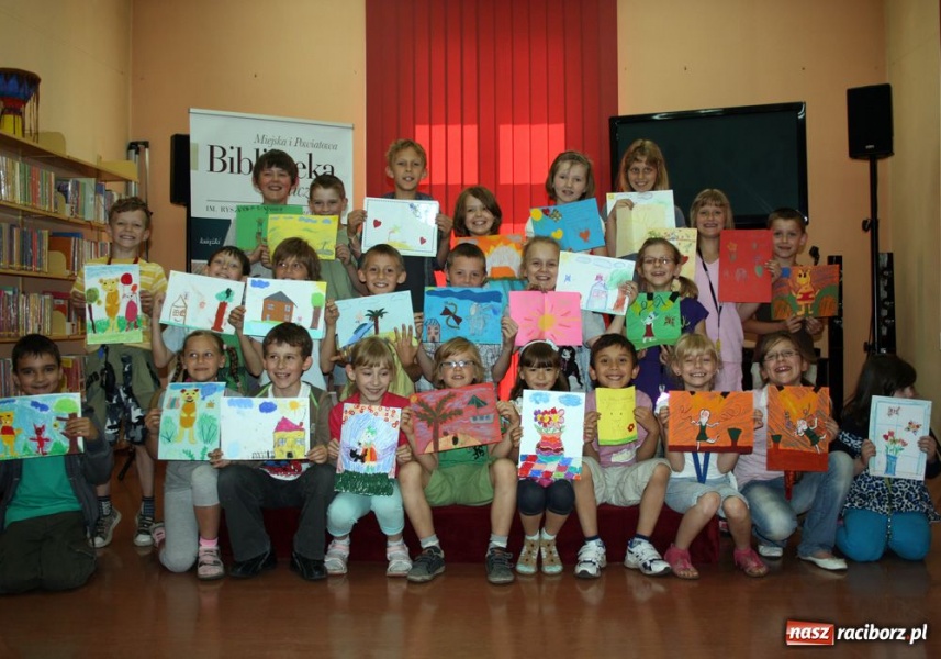 Zdjęcie w galerii na portalu naszraciborz.pl: Marzycielska Poczta w bibliotece wiadomości z regionu
