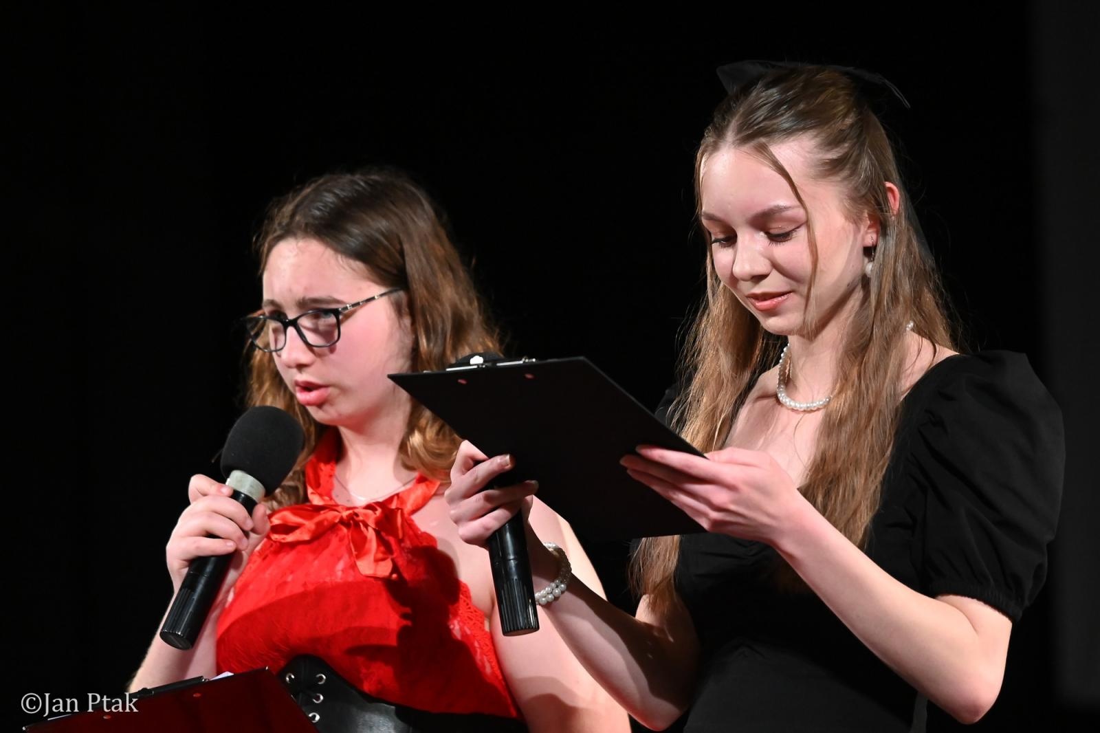 Zdjęcie w galerii na portalu naszraciborz.pl: Koncert piosenek Disneya w Raciborzu. Wydarzenie charytatywne na rzecz Fundacji Świętego Mikołaja wiadomości z regionu