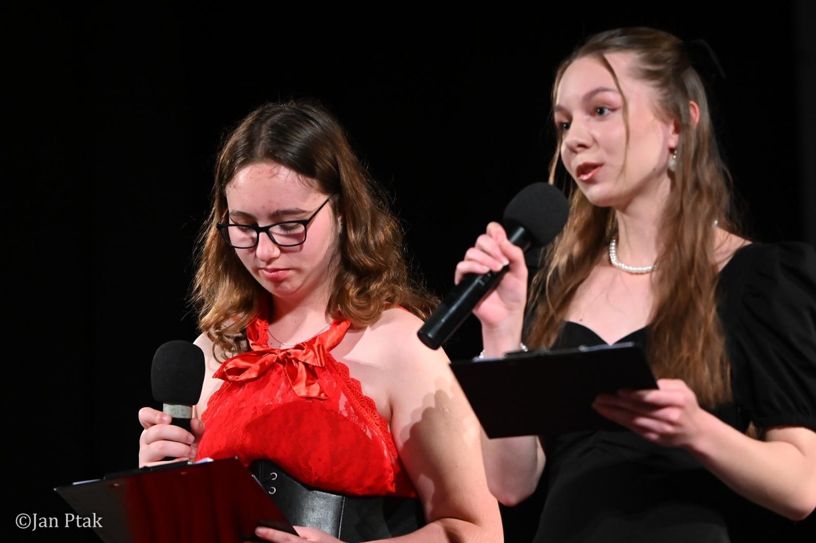 Zdjęcie w galerii na portalu naszraciborz.pl: Koncert piosenek Disneya w Raciborzu. Wydarzenie charytatywne na rzecz Fundacji Świętego Mikołaja wiadomości z regionu