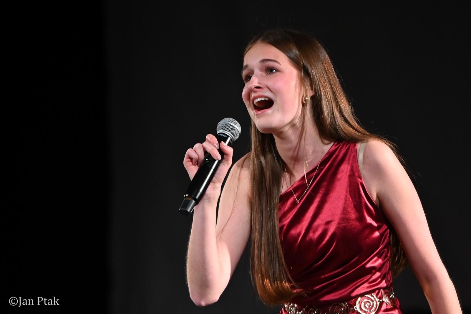 Zdjęcie w galerii na portalu naszraciborz.pl: Koncert piosenek Disneya w Raciborzu. Wydarzenie charytatywne na rzecz Fundacji Świętego Mikołaja wiadomości z regionu