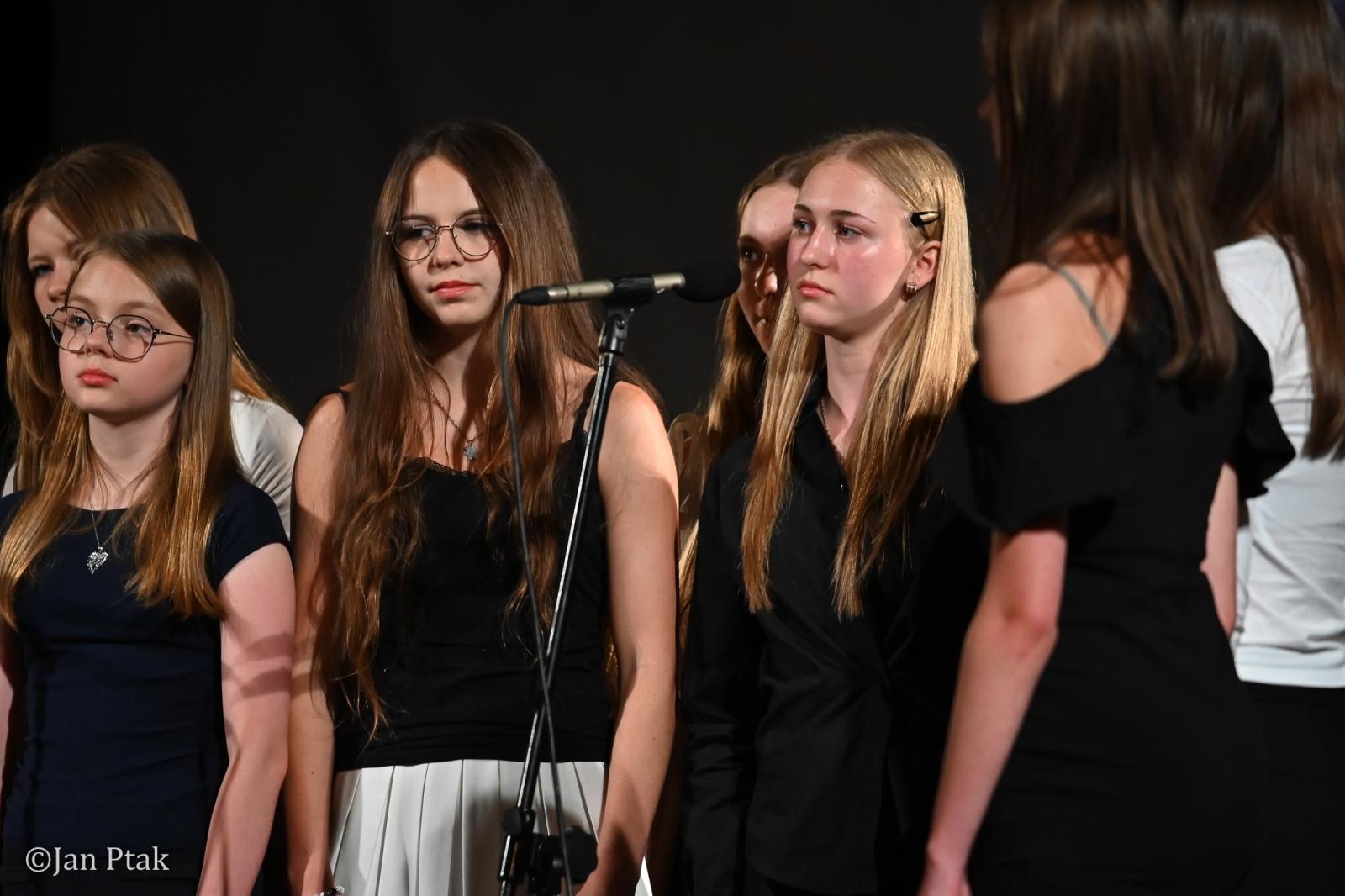 Zdjęcie w galerii na portalu naszraciborz.pl: Koncert piosenek Disneya w Raciborzu. Wydarzenie charytatywne na rzecz Fundacji Świętego Mikołaja wiadomości z regionu