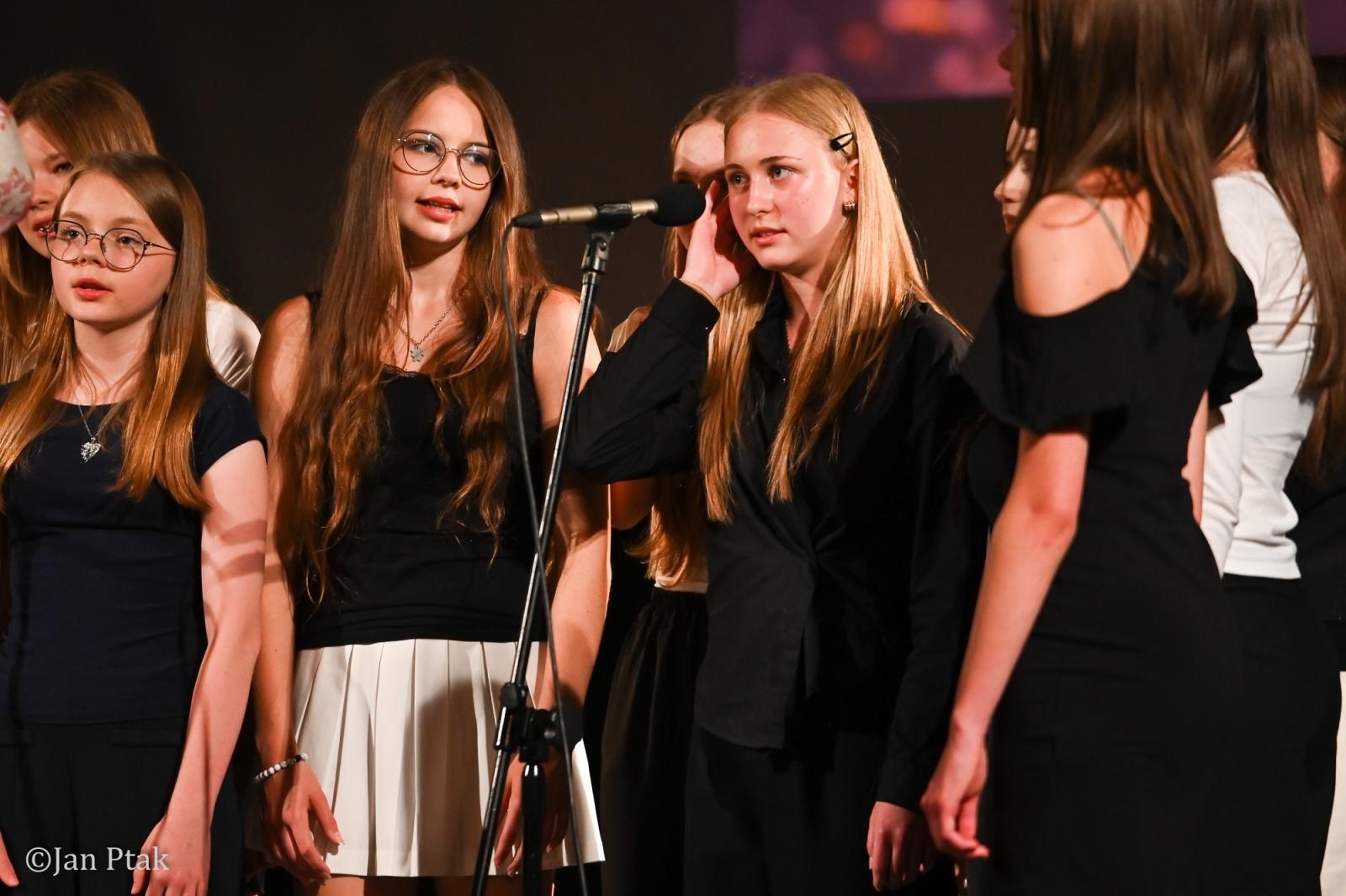 Zdjęcie w galerii na portalu naszraciborz.pl: Koncert piosenek Disneya w Raciborzu. Wydarzenie charytatywne na rzecz Fundacji Świętego Mikołaja wiadomości z regionu