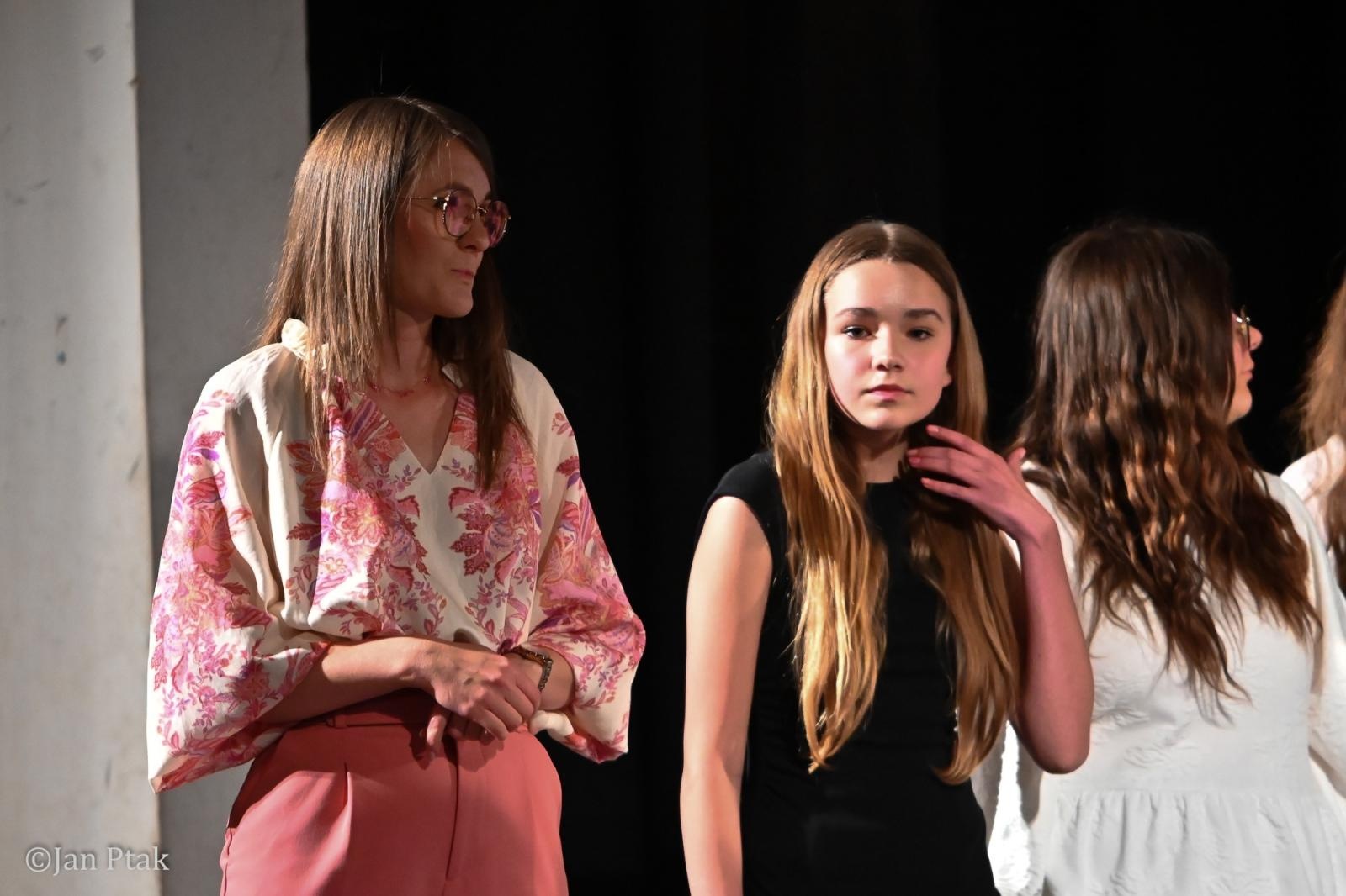 Zdjęcie w galerii na portalu naszraciborz.pl: Koncert piosenek Disneya w Raciborzu. Wydarzenie charytatywne na rzecz Fundacji Świętego Mikołaja wiadomości z regionu