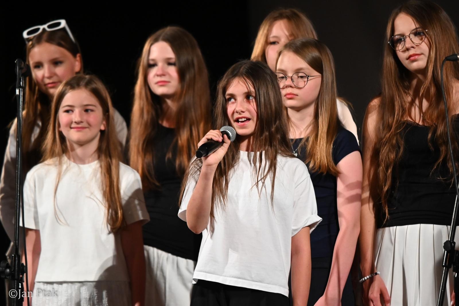 Zdjęcie w galerii na portalu naszraciborz.pl: Koncert piosenek Disneya w Raciborzu. Wydarzenie charytatywne na rzecz Fundacji Świętego Mikołaja wiadomości z regionu