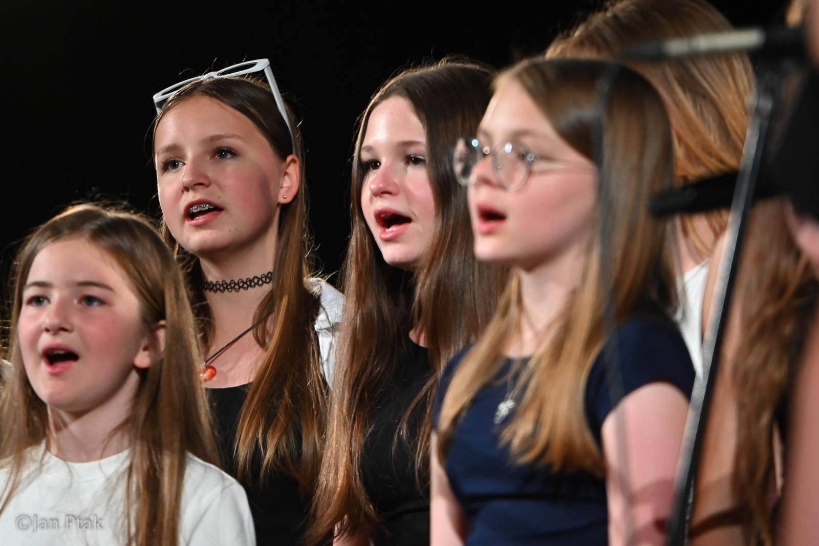 Zdjęcie w galerii na portalu naszraciborz.pl: Koncert piosenek Disneya w Raciborzu. Wydarzenie charytatywne na rzecz Fundacji Świętego Mikołaja wiadomości z regionu