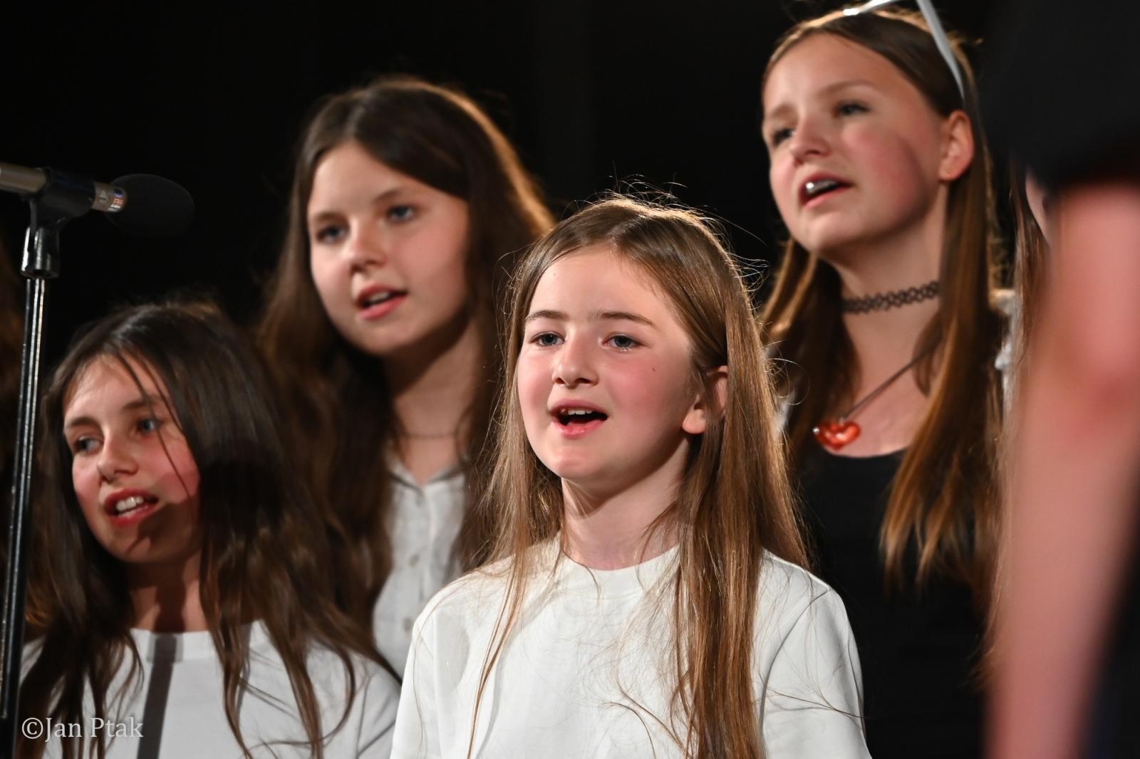 Zdjęcie w galerii na portalu naszraciborz.pl: Koncert piosenek Disneya w Raciborzu. Wydarzenie charytatywne na rzecz Fundacji Świętego Mikołaja wiadomości z regionu