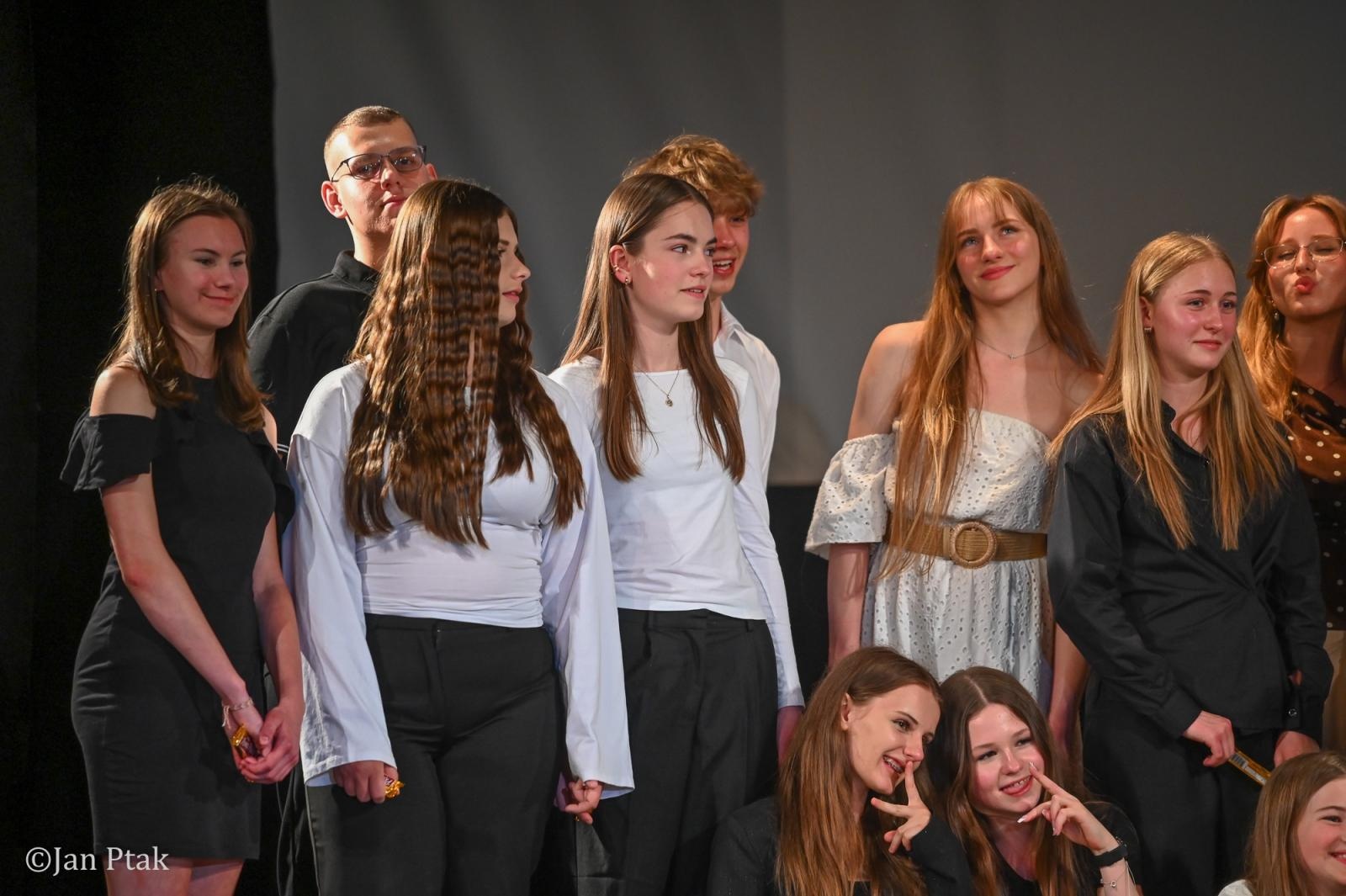 Zdjęcie w galerii na portalu naszraciborz.pl: Koncert piosenek Disneya w Raciborzu. Wydarzenie charytatywne na rzecz Fundacji Świętego Mikołaja wiadomości z regionu