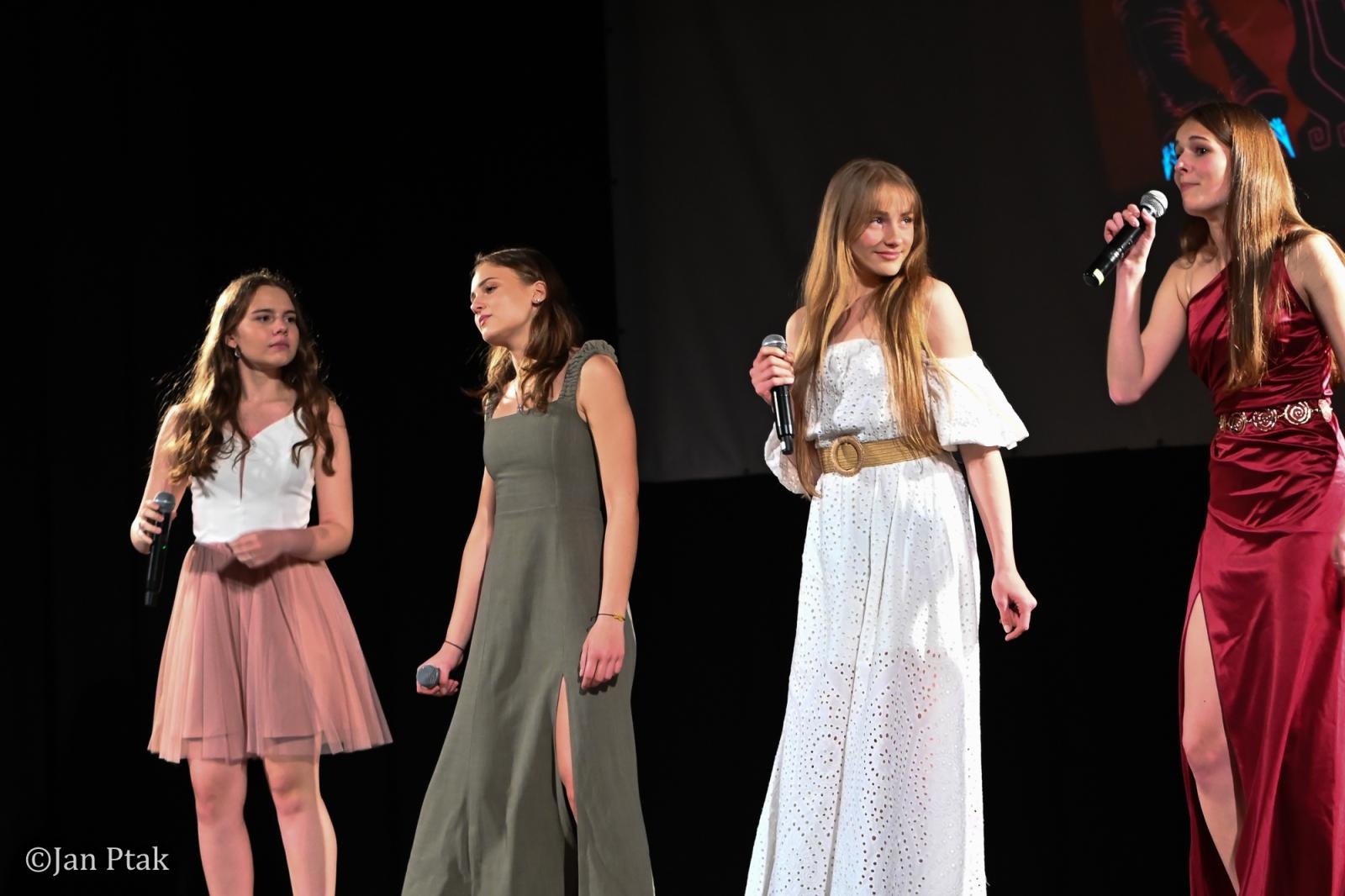 Zdjęcie w galerii na portalu naszraciborz.pl: Koncert piosenek Disneya w Raciborzu. Wydarzenie charytatywne na rzecz Fundacji Świętego Mikołaja wiadomości z regionu