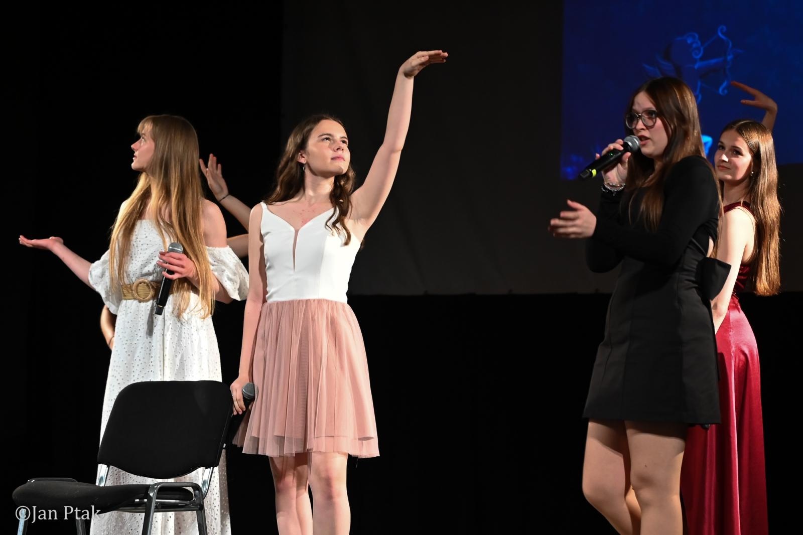 Zdjęcie w galerii na portalu naszraciborz.pl: Koncert piosenek Disneya w Raciborzu. Wydarzenie charytatywne na rzecz Fundacji Świętego Mikołaja wiadomości z regionu