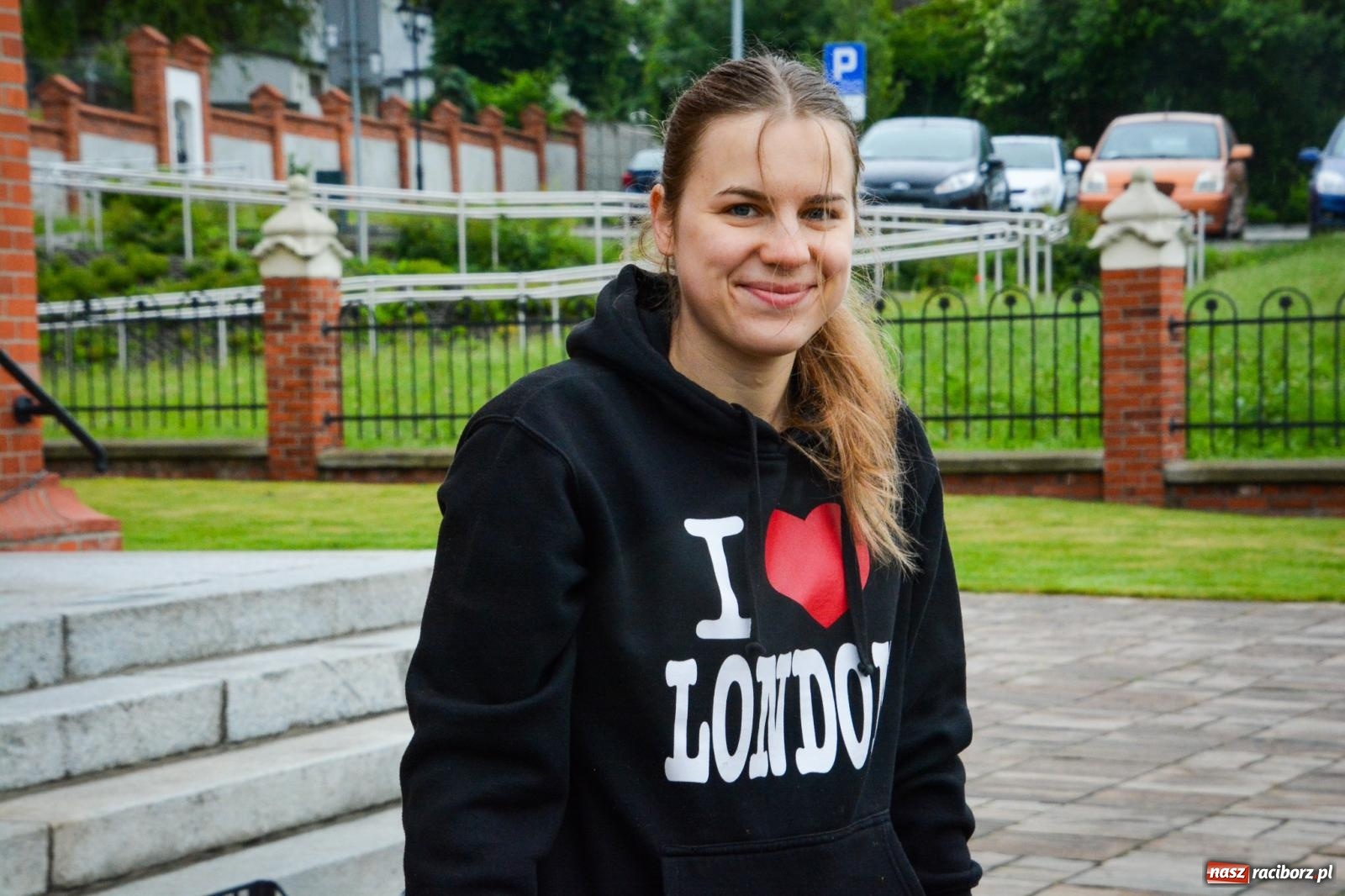 Zdjęcie w galerii na portalu naszraciborz.pl: Barwne dywany, kwiaty i brzozowe gałązki. Brzezie przygotowuje się do Bożego Ciała wiadomości z regionu