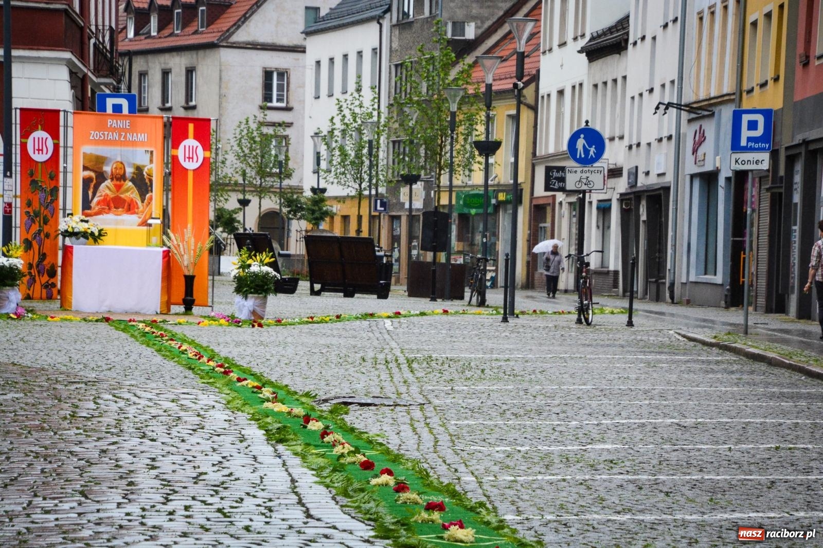 Zdjęcie w galerii na portalu naszraciborz.pl: Raciborskie stare miasto gotowe na procesję Bożego Ciała [FOTO] wiadomości z regionu