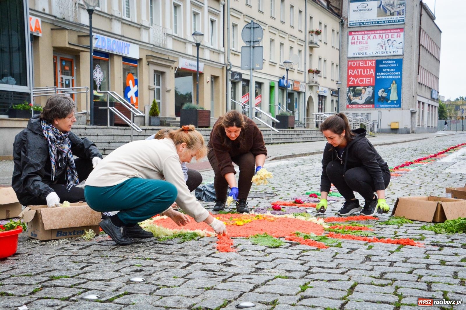 Zdjęcie w galerii na portalu naszraciborz.pl: Raciborskie stare miasto gotowe na procesję Bożego Ciała [FOTO] wiadomości z regionu