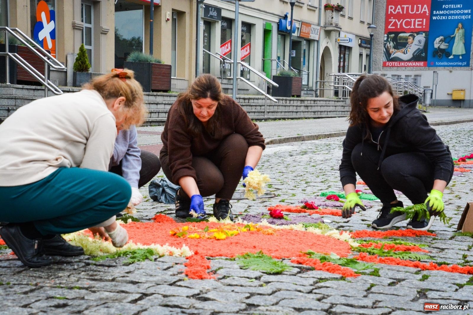 Zdjęcie w galerii na portalu naszraciborz.pl: Raciborskie stare miasto gotowe na procesję Bożego Ciała [FOTO] wiadomości z regionu