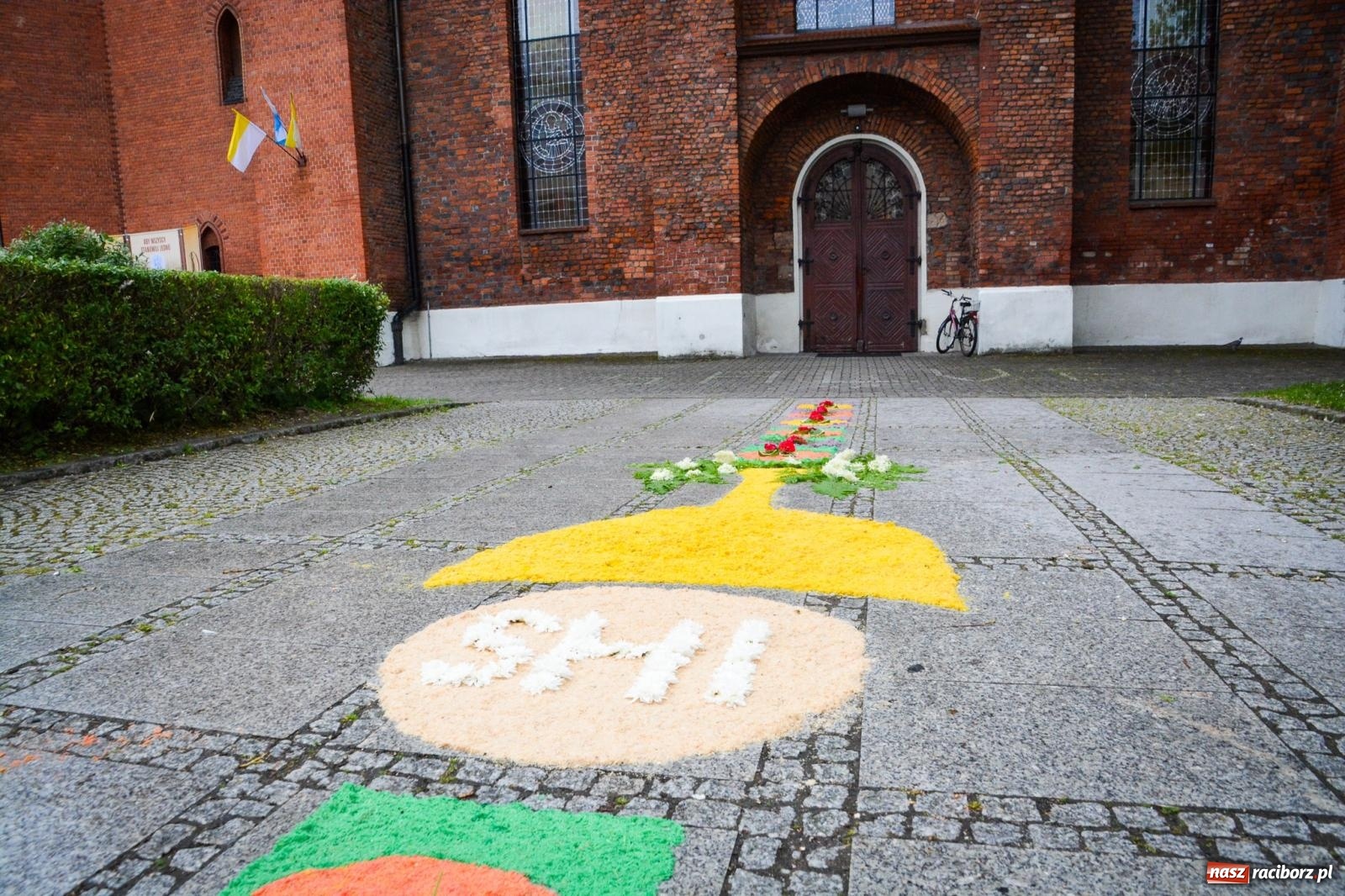 Zdjęcie w galerii na portalu naszraciborz.pl: Raciborskie stare miasto gotowe na procesję Bożego Ciała [FOTO] wiadomości z regionu