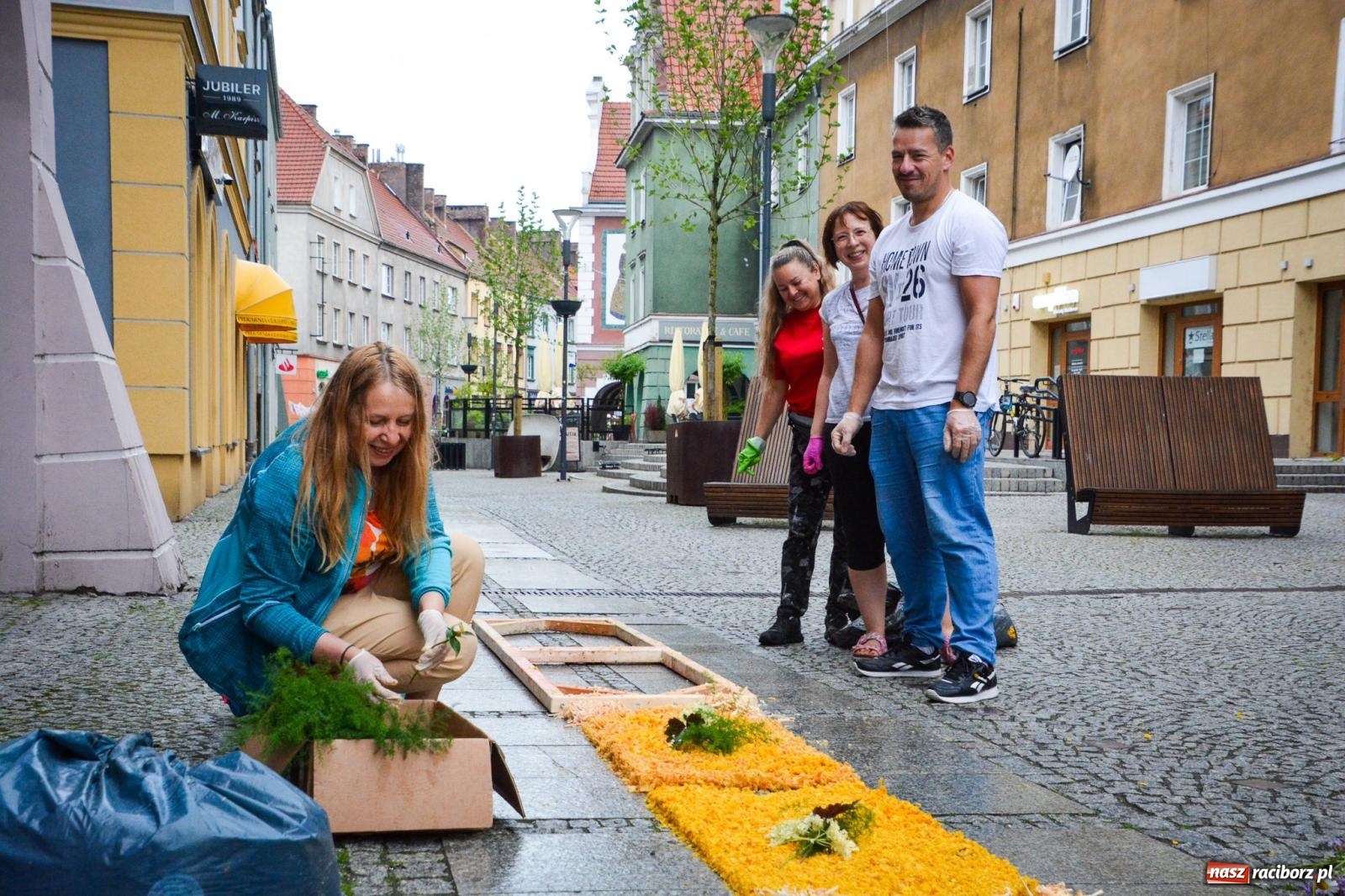 Zdjęcie w galerii na portalu naszraciborz.pl: Raciborskie stare miasto gotowe na procesję Bożego Ciała [FOTO] wiadomości z regionu