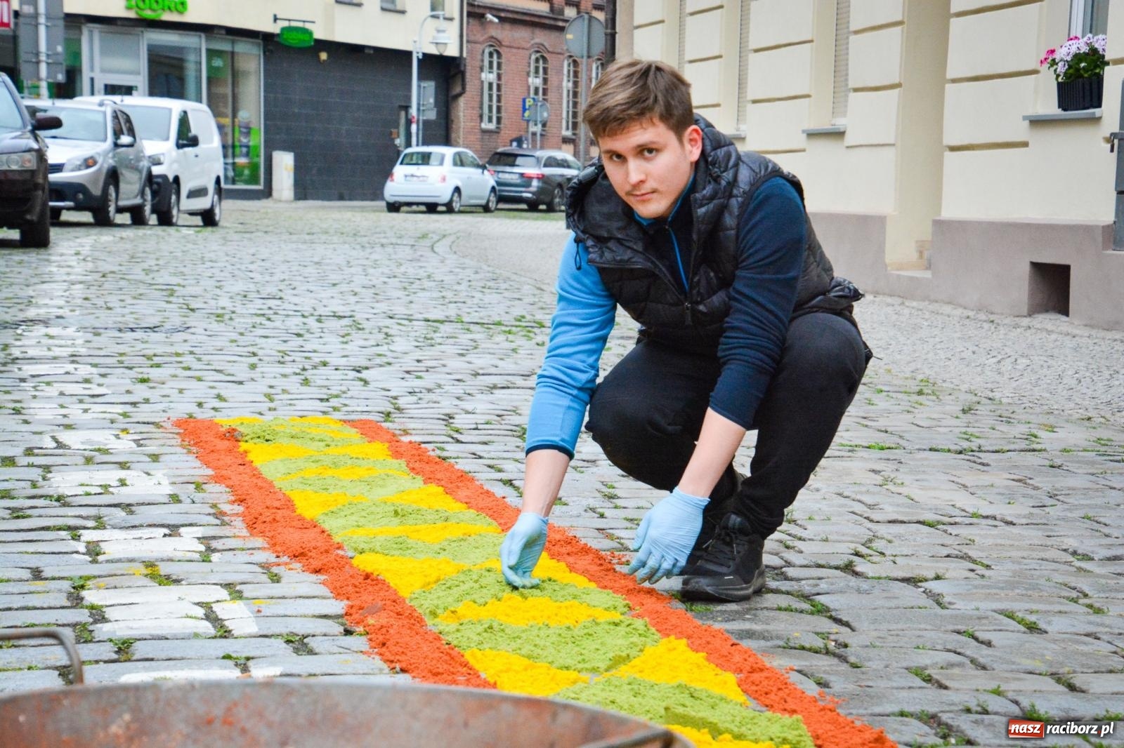 Zdjęcie w galerii na portalu naszraciborz.pl: Raciborskie stare miasto gotowe na procesję Bożego Ciała [FOTO] wiadomości z regionu
