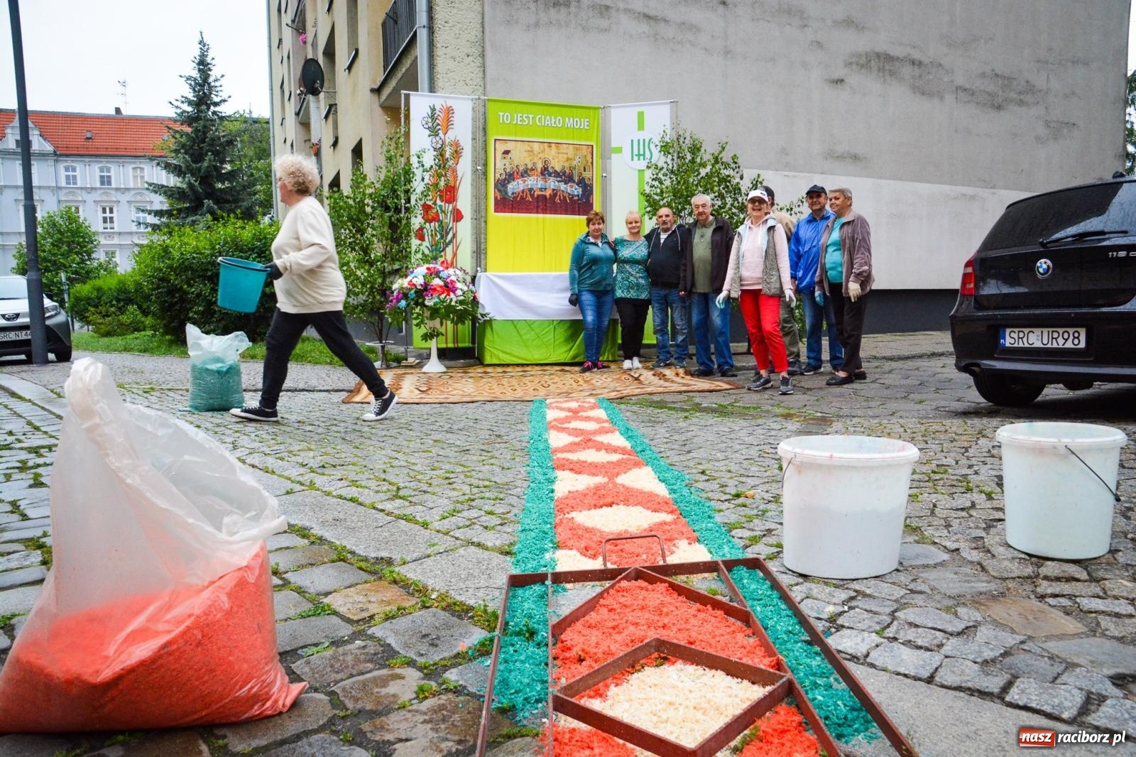 Zdjęcie w galerii na portalu naszraciborz.pl: Raciborskie stare miasto gotowe na procesję Bożego Ciała [FOTO] wiadomości z regionu