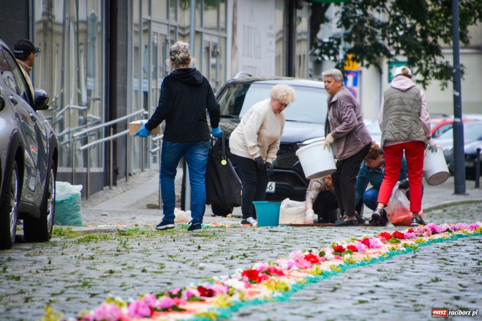 Zdjęcie w galerii na portalu naszraciborz.pl: Raciborskie stare miasto gotowe na procesję Bożego Ciała [FOTO] wiadomości z regionu