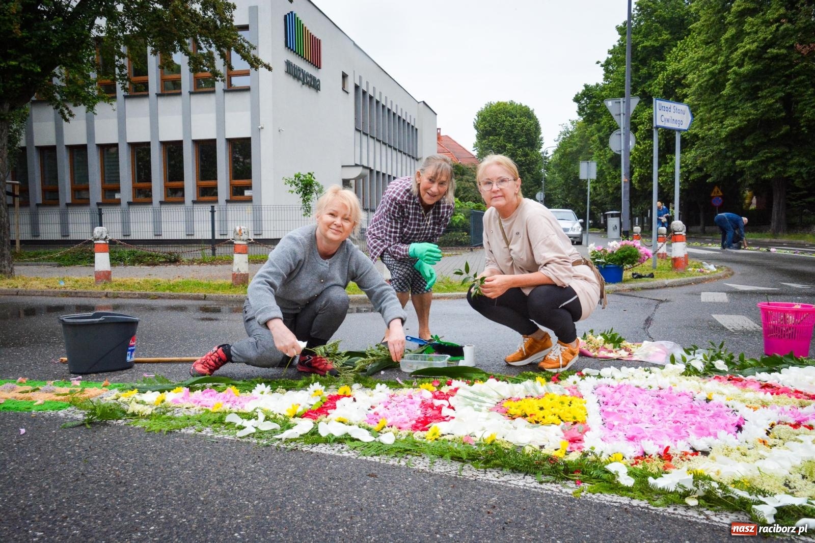 Zdjęcie w galerii na portalu naszraciborz.pl: Raciborskie stare miasto gotowe na procesję Bożego Ciała [FOTO] wiadomości z regionu