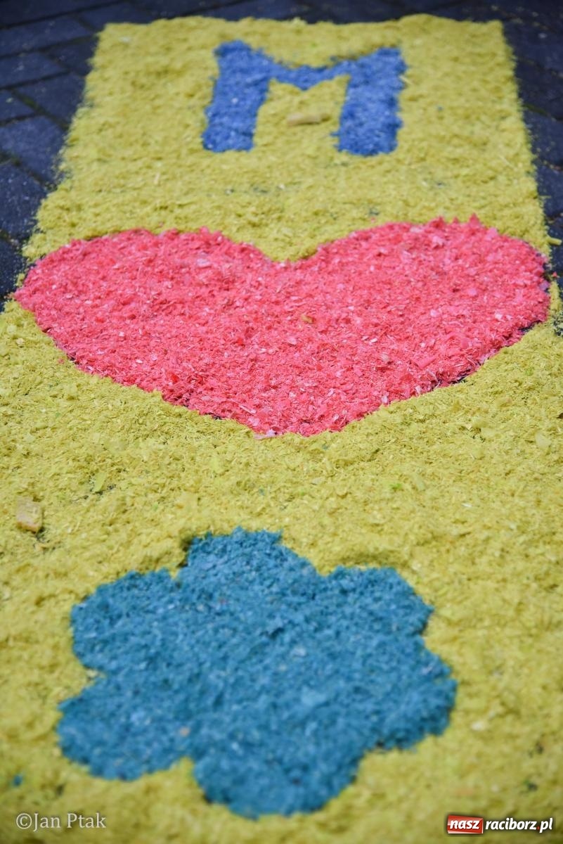 Zdjęcie w galerii na portalu naszraciborz.pl: Przygotowania do procesji Bożego Ciała w parafiach NSPJ i Matki Bożej [FOTO] wiadomości z regionu
