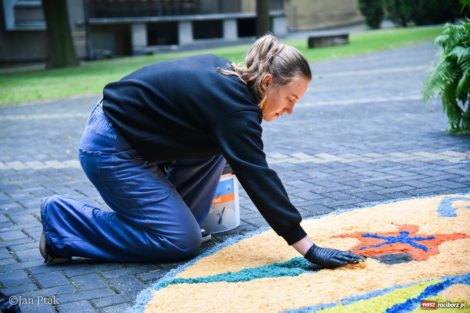 Zdjęcie w galerii na portalu naszraciborz.pl: Przygotowania do procesji Bożego Ciała w parafiach NSPJ i Matki Bożej [FOTO] wiadomości z regionu