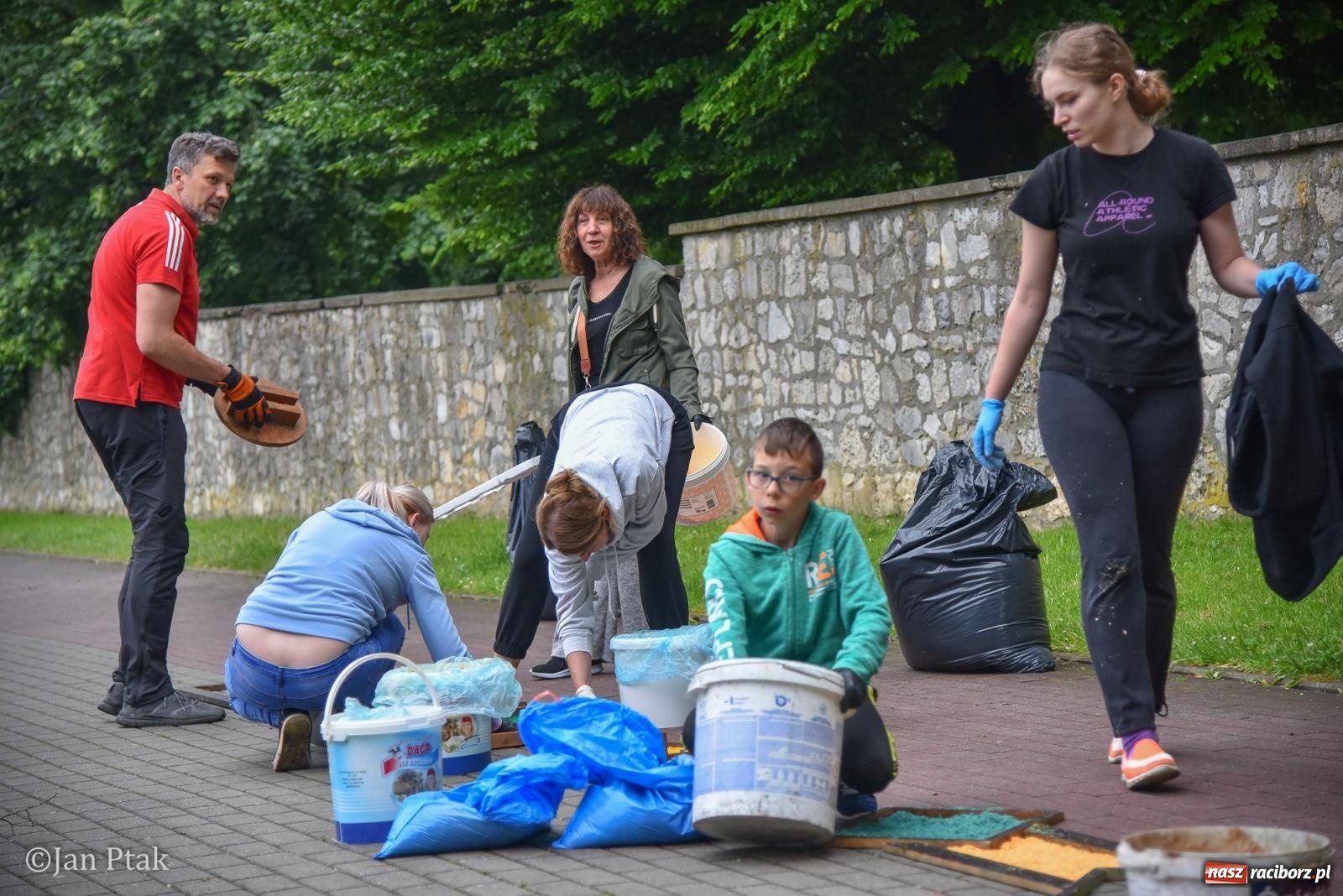 Zdjęcie w galerii na portalu naszraciborz.pl: Przygotowania do procesji Bożego Ciała w parafiach NSPJ i Matki Bożej [FOTO] wiadomości z regionu
