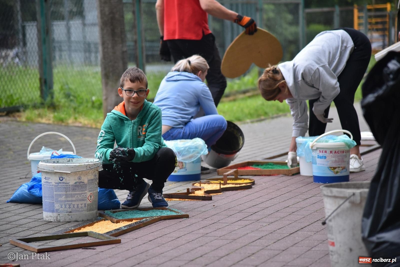 Zdjęcie w galerii na portalu naszraciborz.pl: Przygotowania do procesji Bożego Ciała w parafiach NSPJ i Matki Bożej [FOTO] wiadomości z regionu