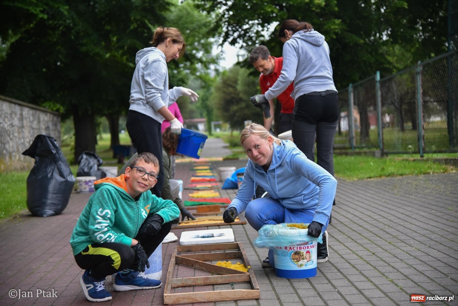 Zdjęcie w galerii na portalu naszraciborz.pl: Przygotowania do procesji Bożego Ciała w parafiach NSPJ i Matki Bożej [FOTO] wiadomości z regionu