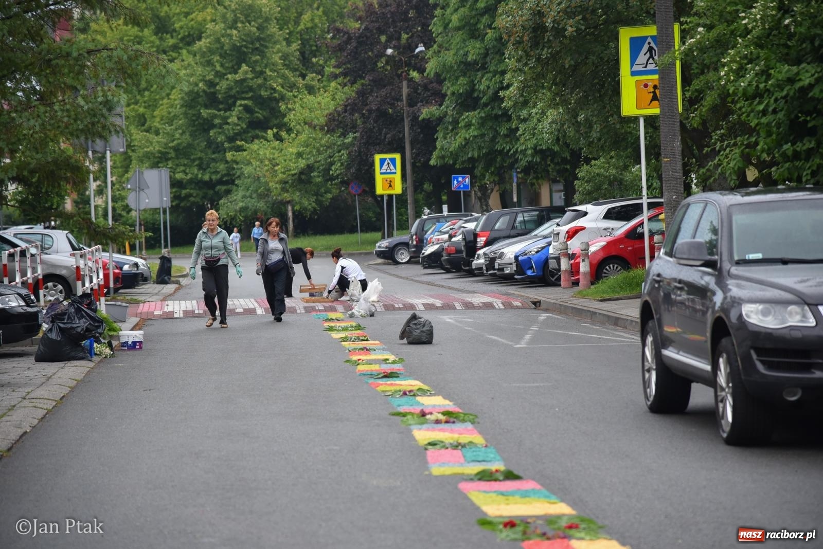 Zdjęcie w galerii na portalu naszraciborz.pl: Przygotowania do procesji Bożego Ciała w parafiach NSPJ i Matki Bożej [FOTO] wiadomości z regionu