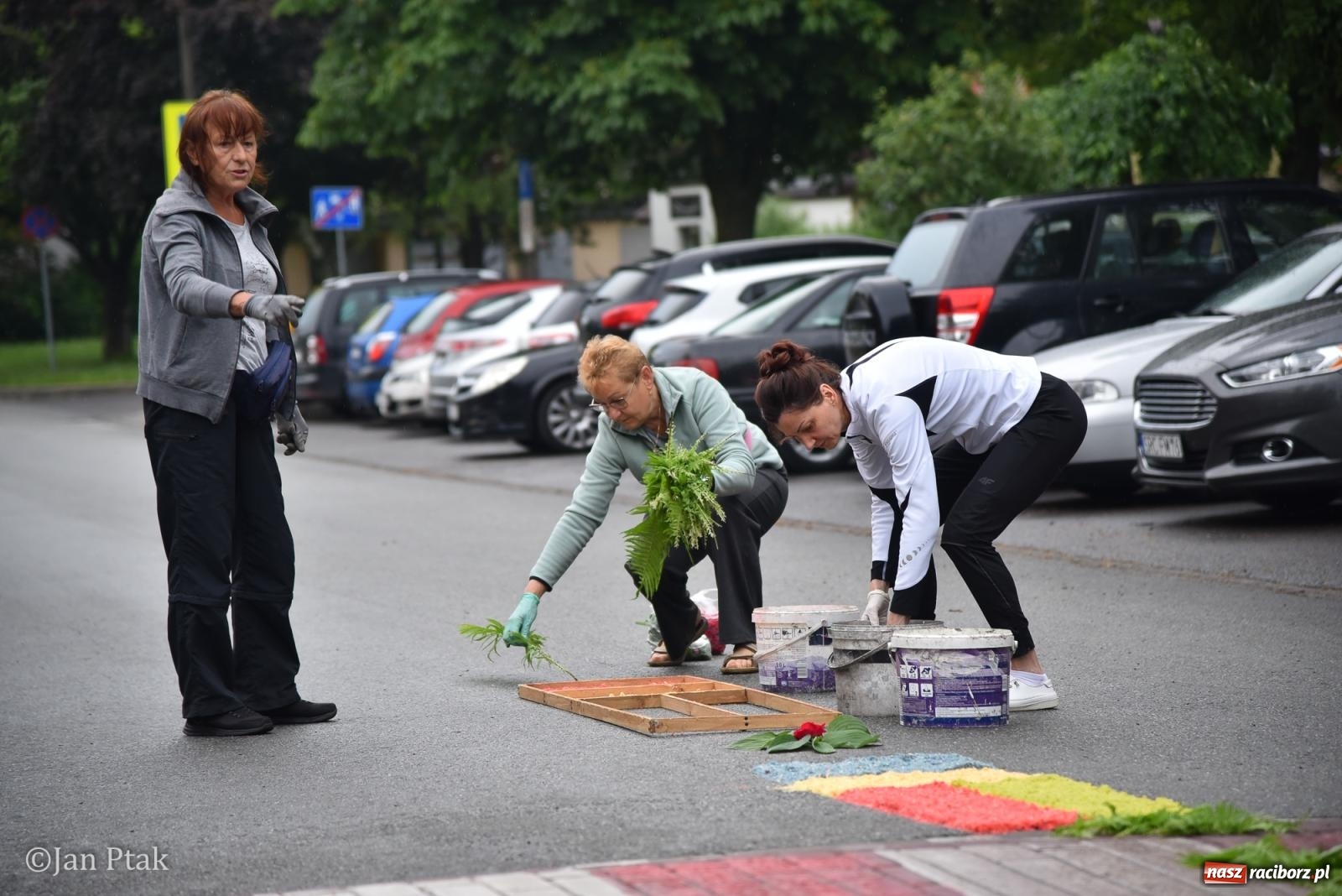 Zdjęcie w galerii na portalu naszraciborz.pl: Przygotowania do procesji Bożego Ciała w parafiach NSPJ i Matki Bożej [FOTO] wiadomości z regionu