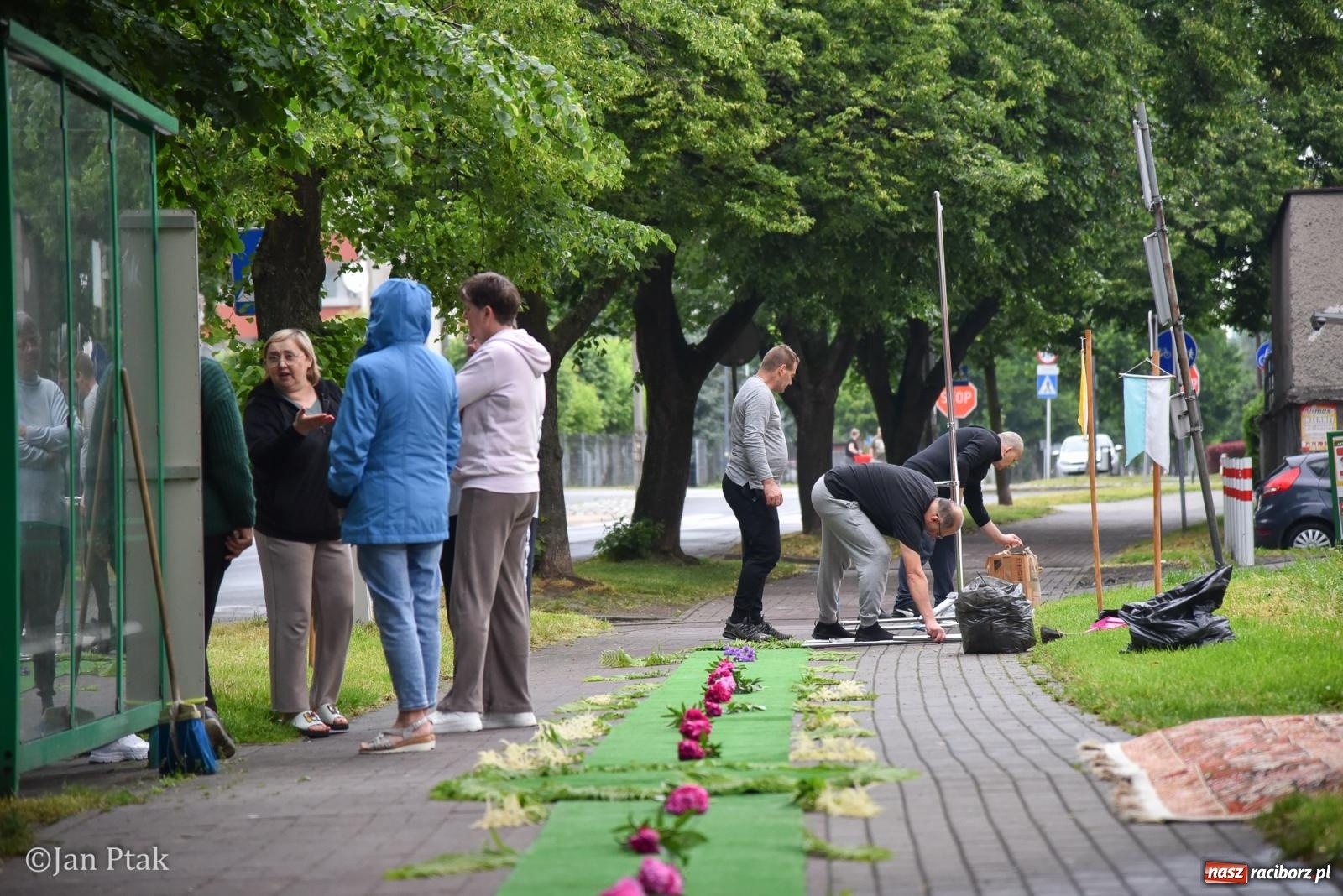 Zdjęcie w galerii na portalu naszraciborz.pl: Przygotowania do procesji Bożego Ciała w parafiach NSPJ i Matki Bożej [FOTO] wiadomości z regionu