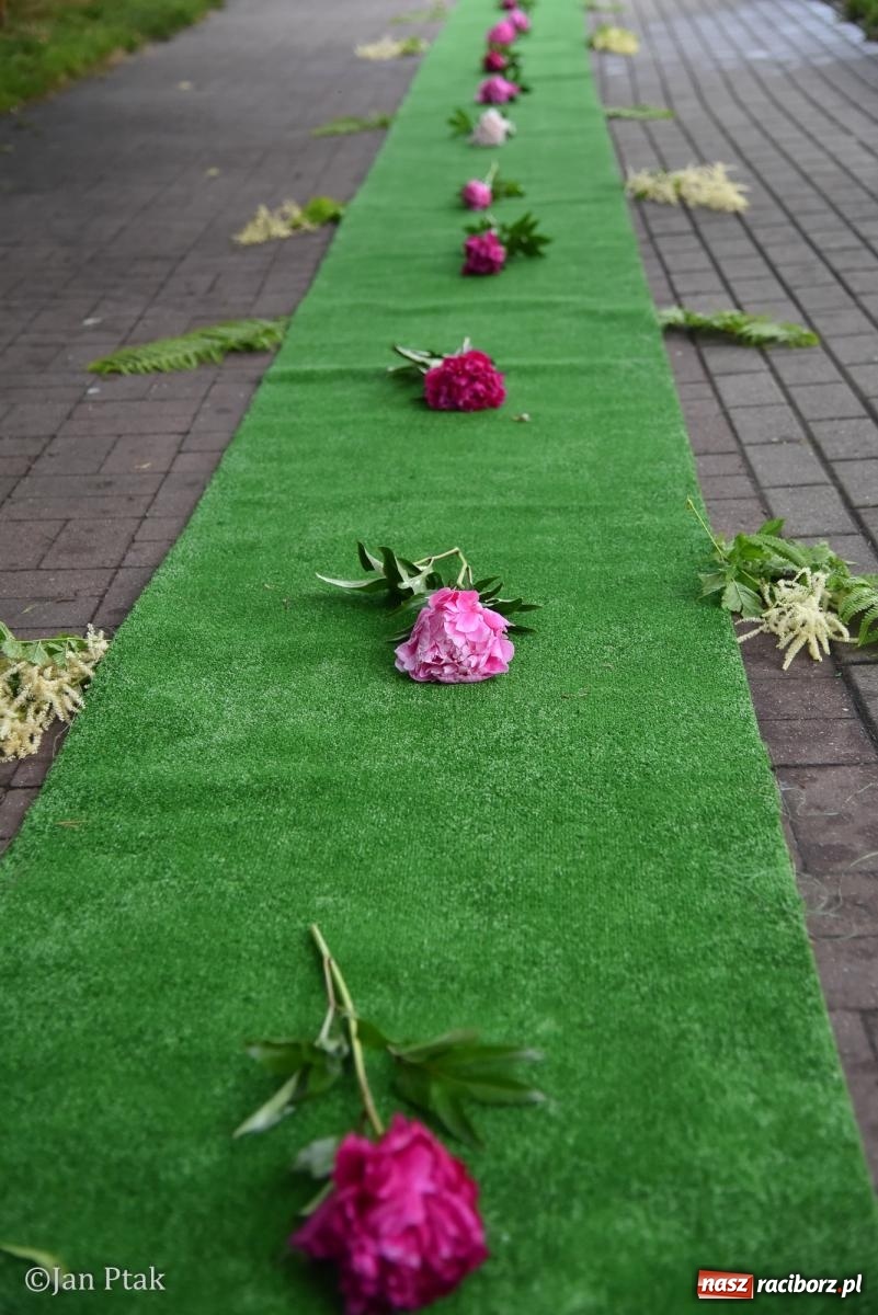 Zdjęcie w galerii na portalu naszraciborz.pl: Przygotowania do procesji Bożego Ciała w parafiach NSPJ i Matki Bożej [FOTO] wiadomości z regionu
