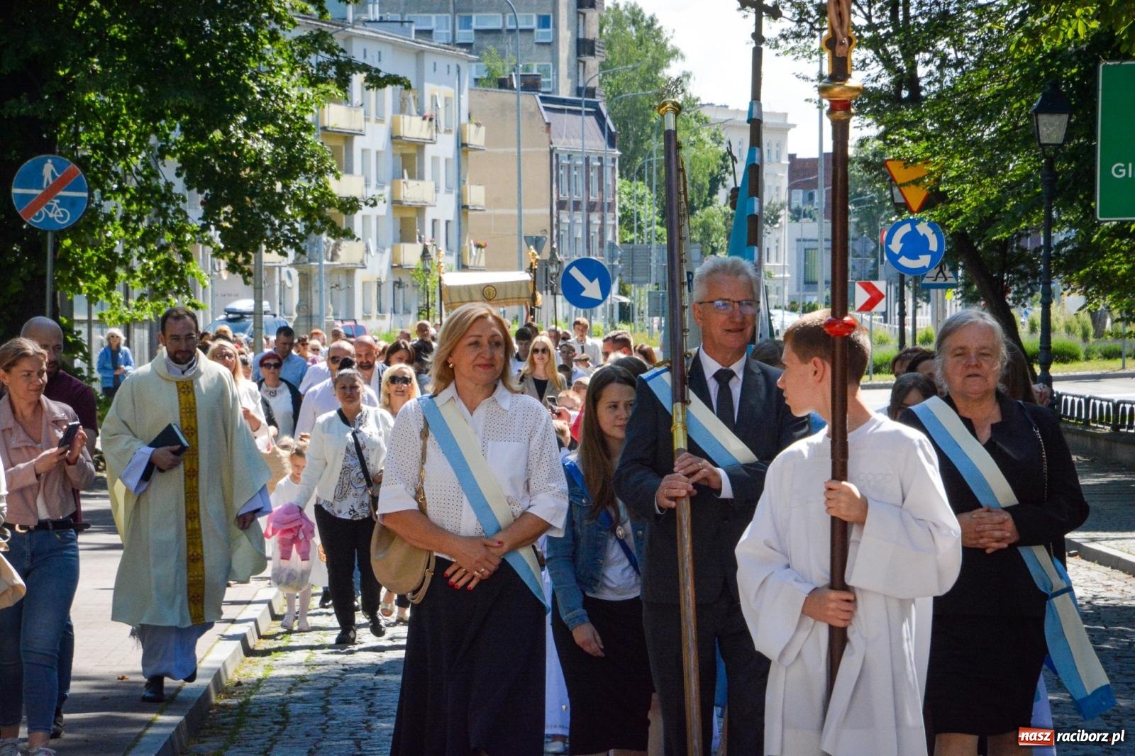 Zdjęcie w galerii na portalu naszraciborz.pl: Historyczne wydarzenie na Ostrogu. Najświętszy Sakrament zawitał do kaplicy zamkowej wiadomości z regionu