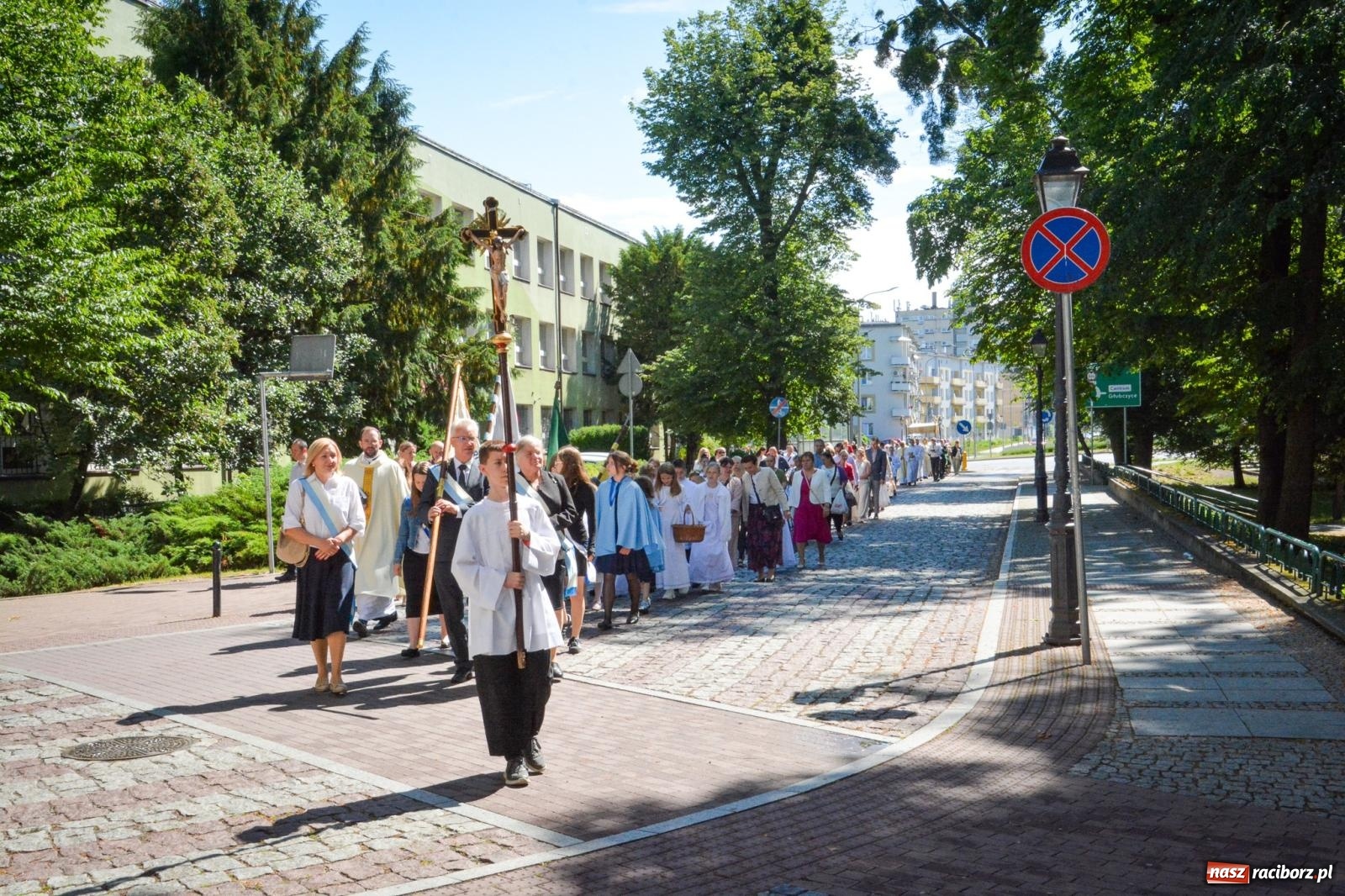 Zdjęcie w galerii na portalu naszraciborz.pl: Historyczne wydarzenie na Ostrogu. Najświętszy Sakrament zawitał do kaplicy zamkowej wiadomości z regionu