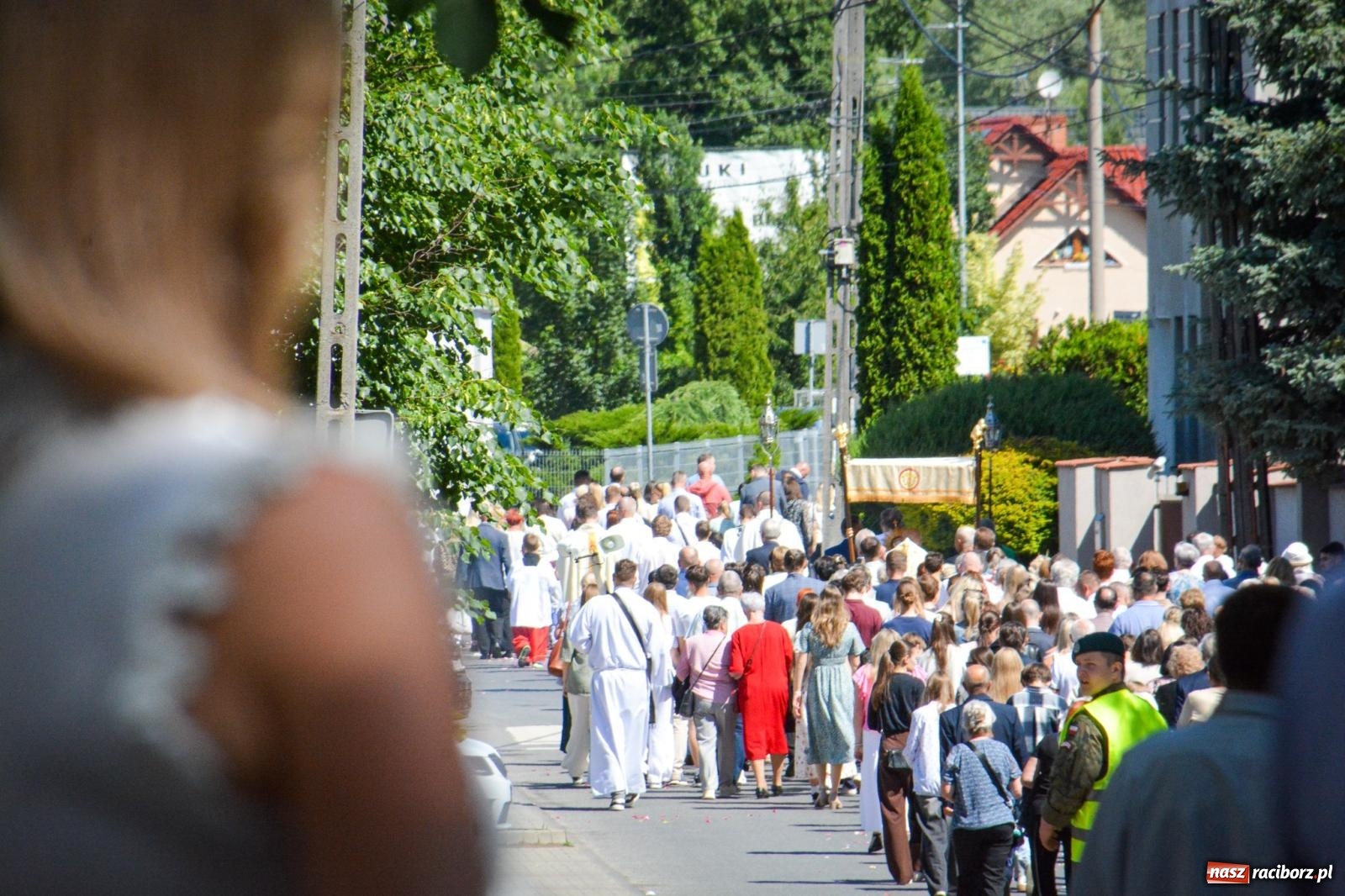 Zdjęcie w galerii na portalu naszraciborz.pl: Historyczne wydarzenie na Ostrogu. Najświętszy Sakrament zawitał do kaplicy zamkowej wiadomości z regionu