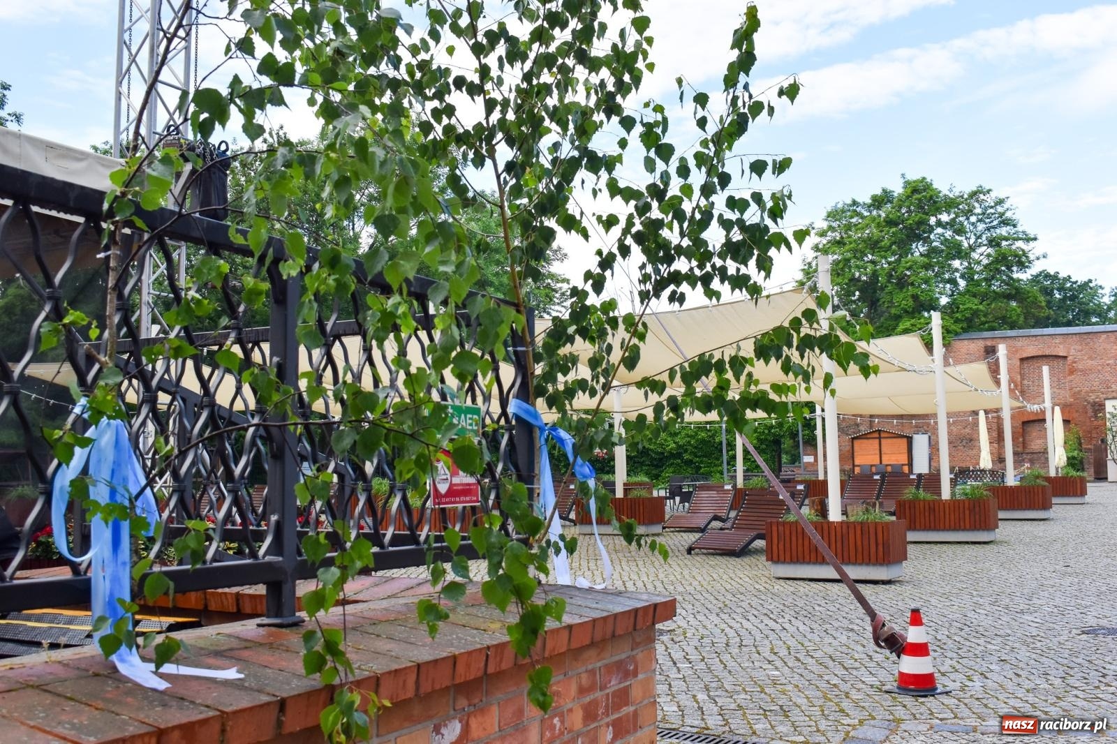 Zdjęcie w galerii na portalu naszraciborz.pl: Historyczne wydarzenie na Ostrogu. Najświętszy Sakrament zawitał do kaplicy zamkowej wiadomości z regionu