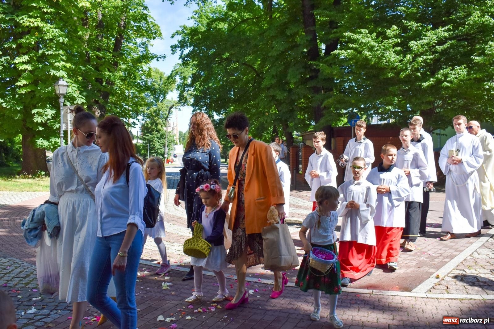 Zdjęcie w galerii na portalu naszraciborz.pl: Historyczne wydarzenie na Ostrogu. Najświętszy Sakrament zawitał do kaplicy zamkowej wiadomości z regionu