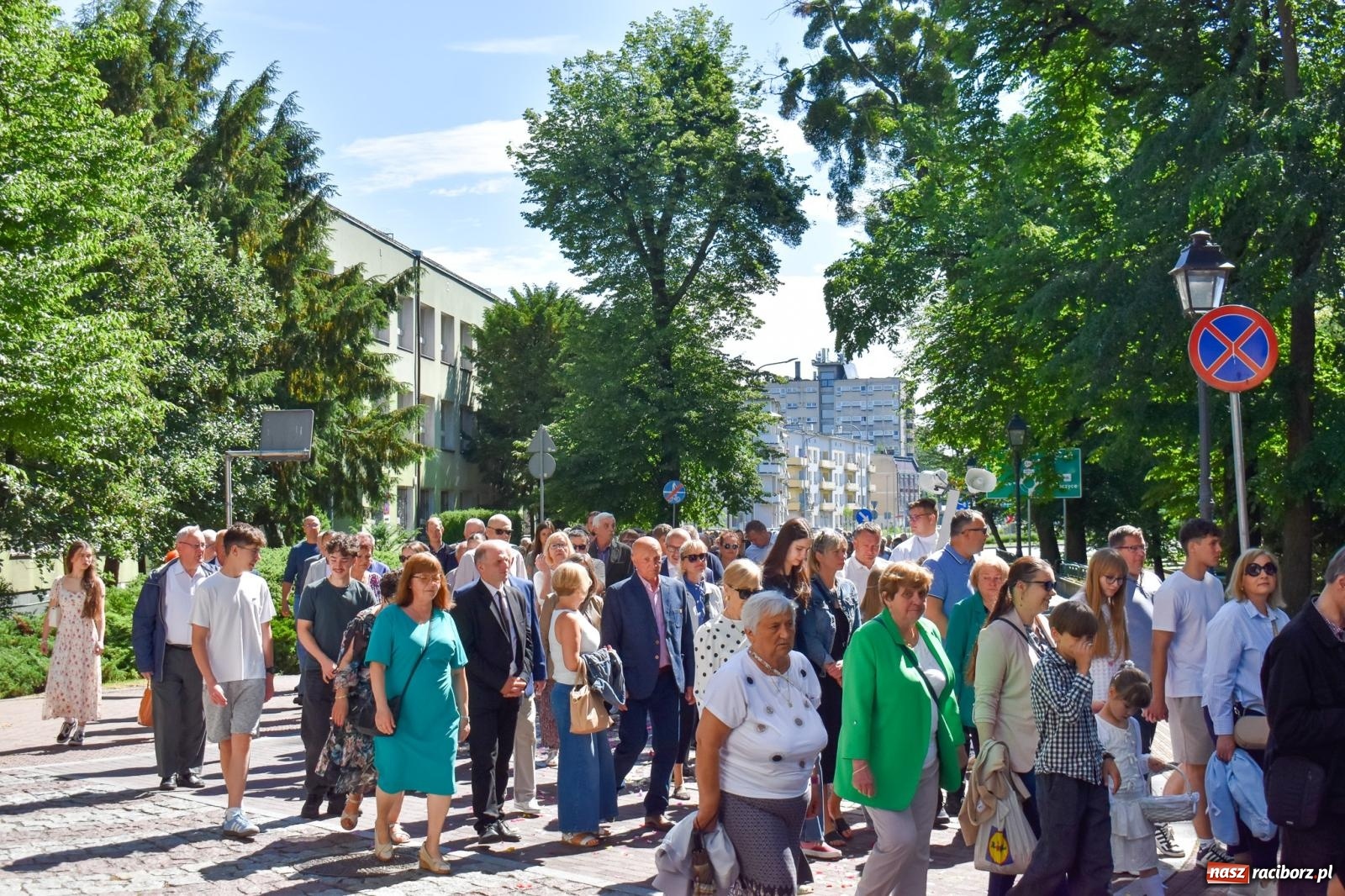 Zdjęcie w galerii na portalu naszraciborz.pl: Historyczne wydarzenie na Ostrogu. Najświętszy Sakrament zawitał do kaplicy zamkowej wiadomości z regionu