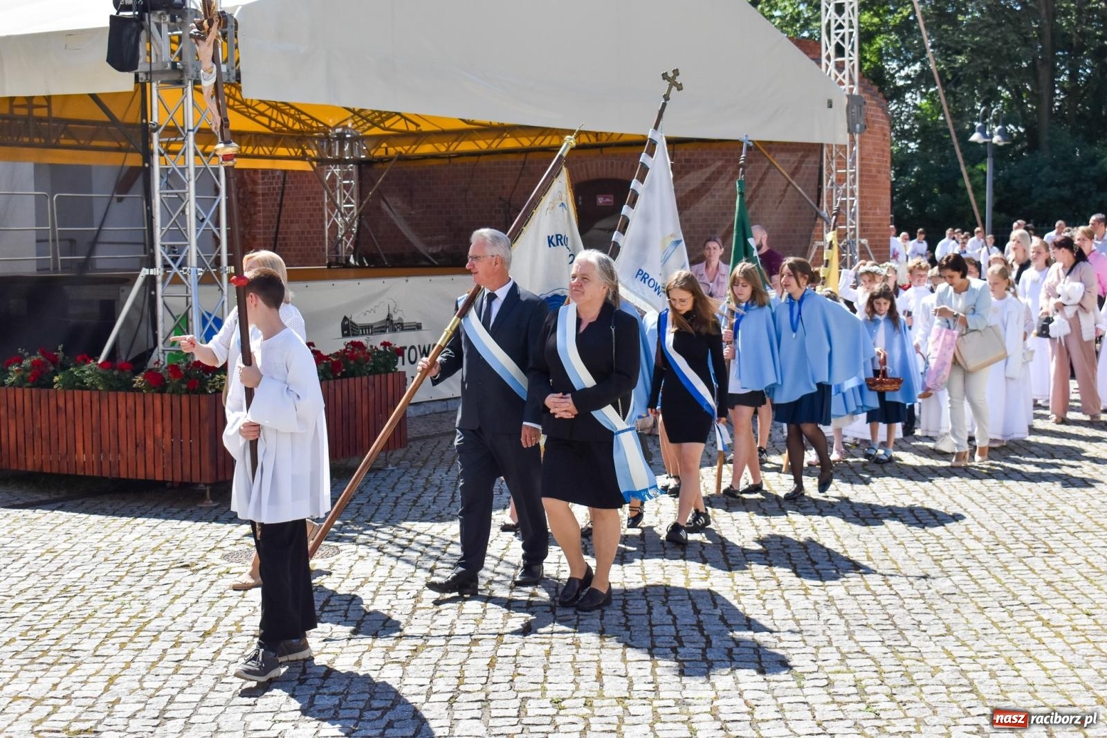 Zdjęcie w galerii na portalu naszraciborz.pl: Historyczne wydarzenie na Ostrogu. Najświętszy Sakrament zawitał do kaplicy zamkowej wiadomości z regionu
