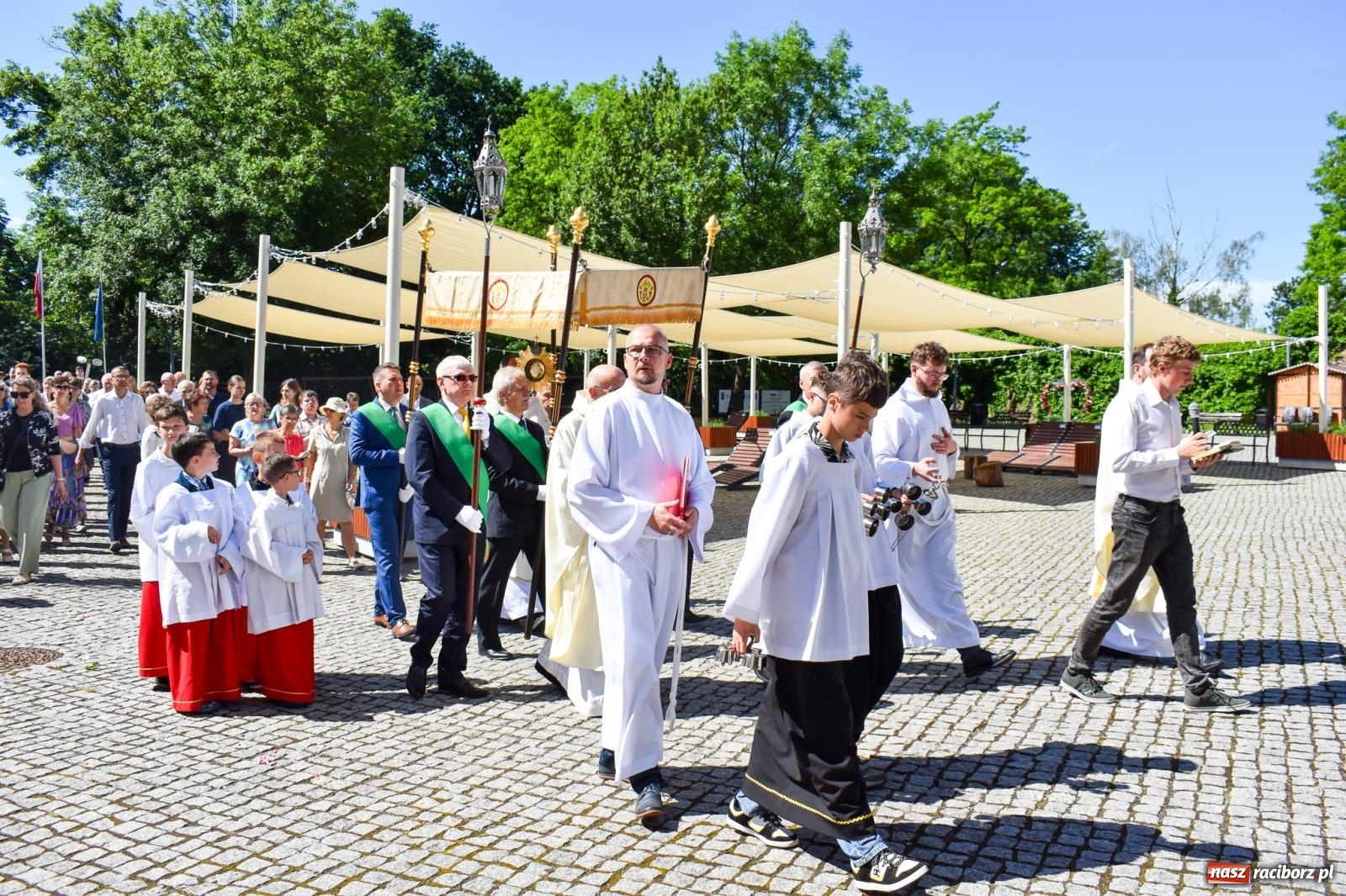 Zdjęcie w galerii na portalu naszraciborz.pl: Historyczne wydarzenie na Ostrogu. Najświętszy Sakrament zawitał do kaplicy zamkowej wiadomości z regionu