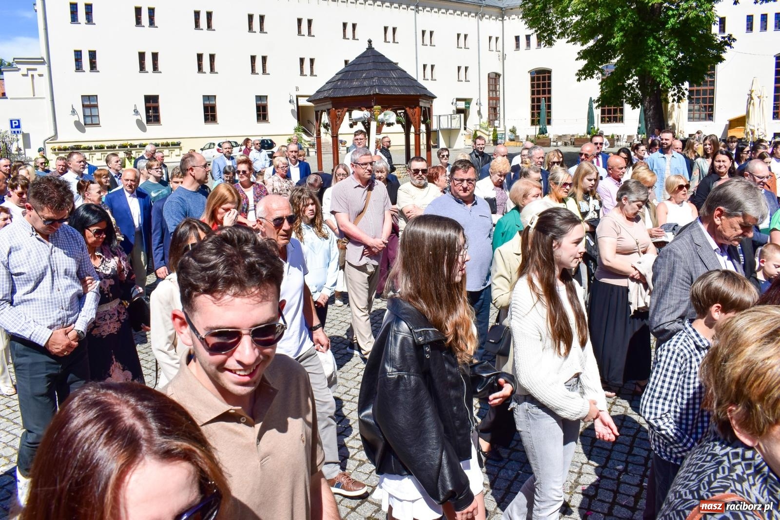 Zdjęcie w galerii na portalu naszraciborz.pl: Historyczne wydarzenie na Ostrogu. Najświętszy Sakrament zawitał do kaplicy zamkowej wiadomości z regionu