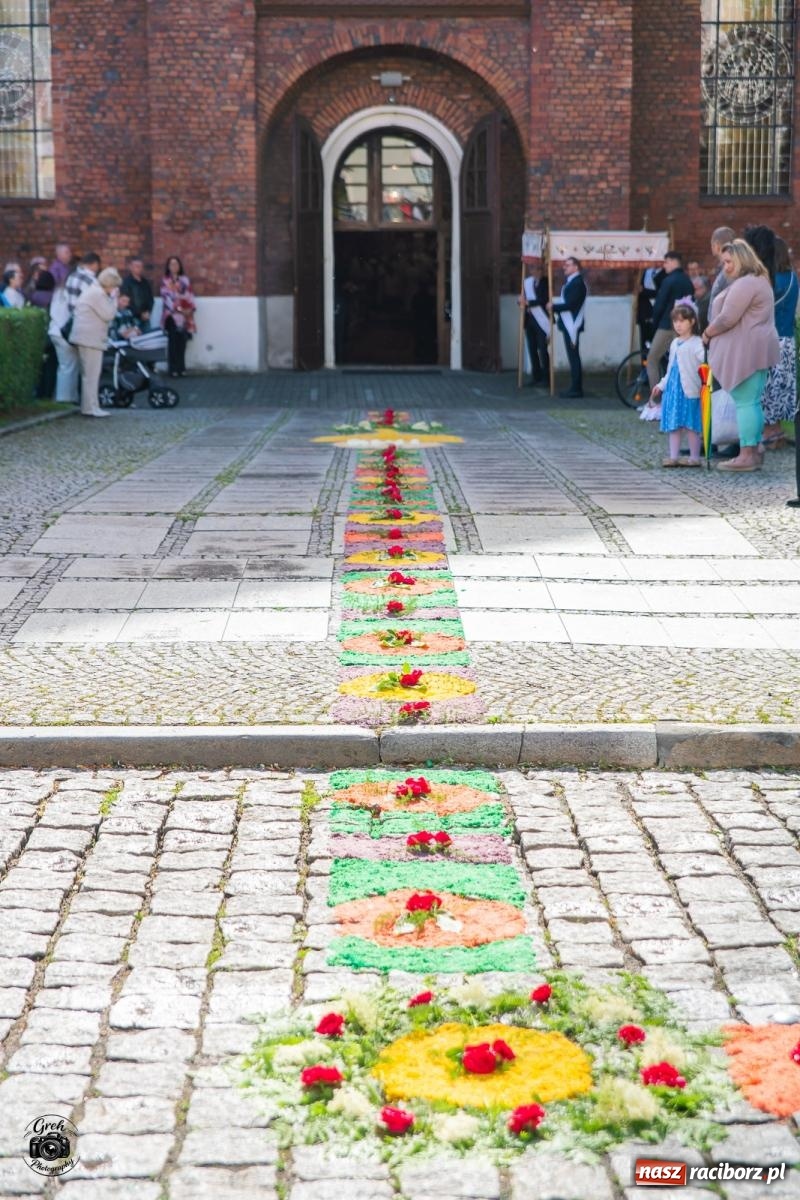 Zdjęcie w galerii na portalu naszraciborz.pl: Procesja Bożego Ciała przeszła ulicami parafii WNMP [FOTO i WIDEO] wiadomości z regionu