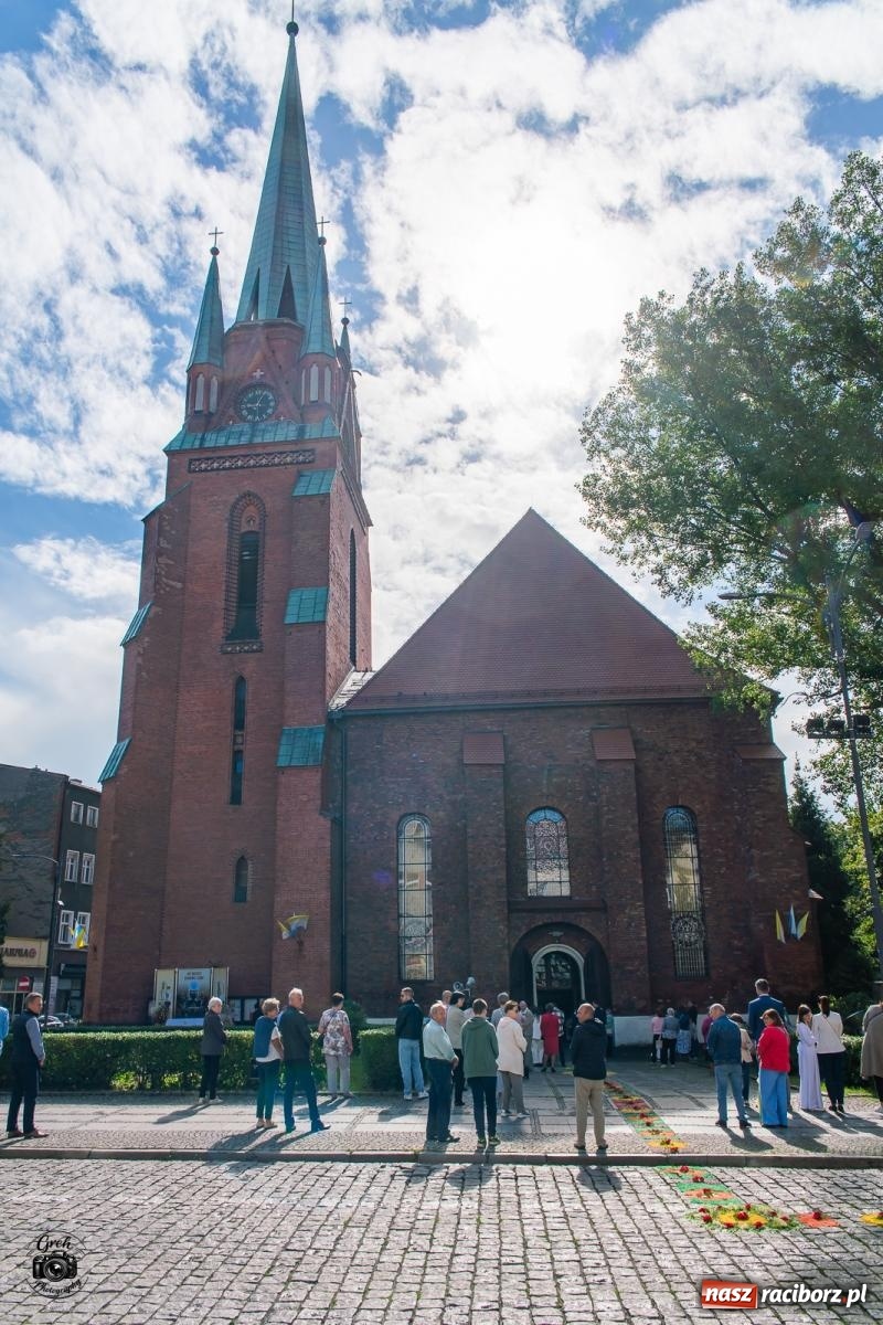 Zdjęcie w galerii na portalu naszraciborz.pl: Procesja Bożego Ciała przeszła ulicami parafii WNMP [FOTO i WIDEO] wiadomości z regionu