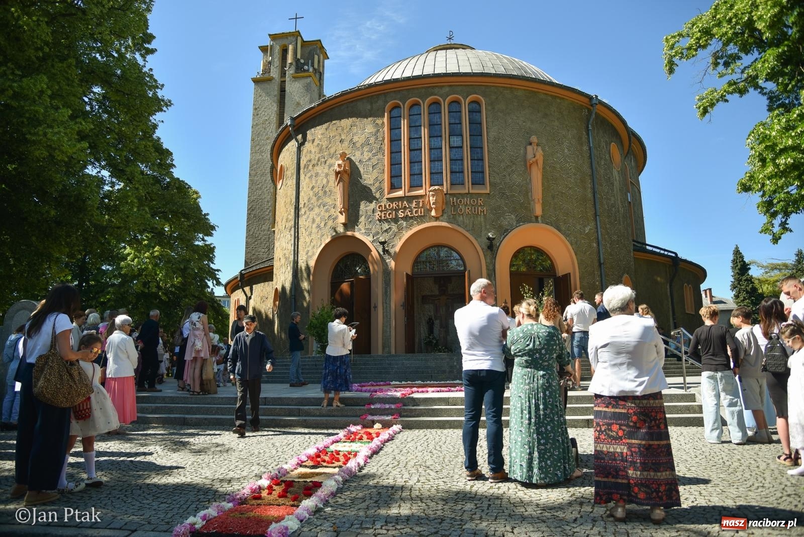 Zdjęcie w galerii na portalu naszraciborz.pl: Boże Ciało w największej raciborskiej parafii - fotorelacja z NSPJ wiadomości z regionu